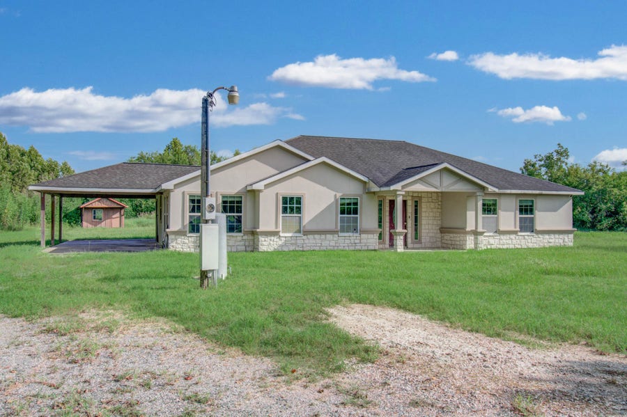 Property photo for 1499 County Road 393b, Alvin, TX