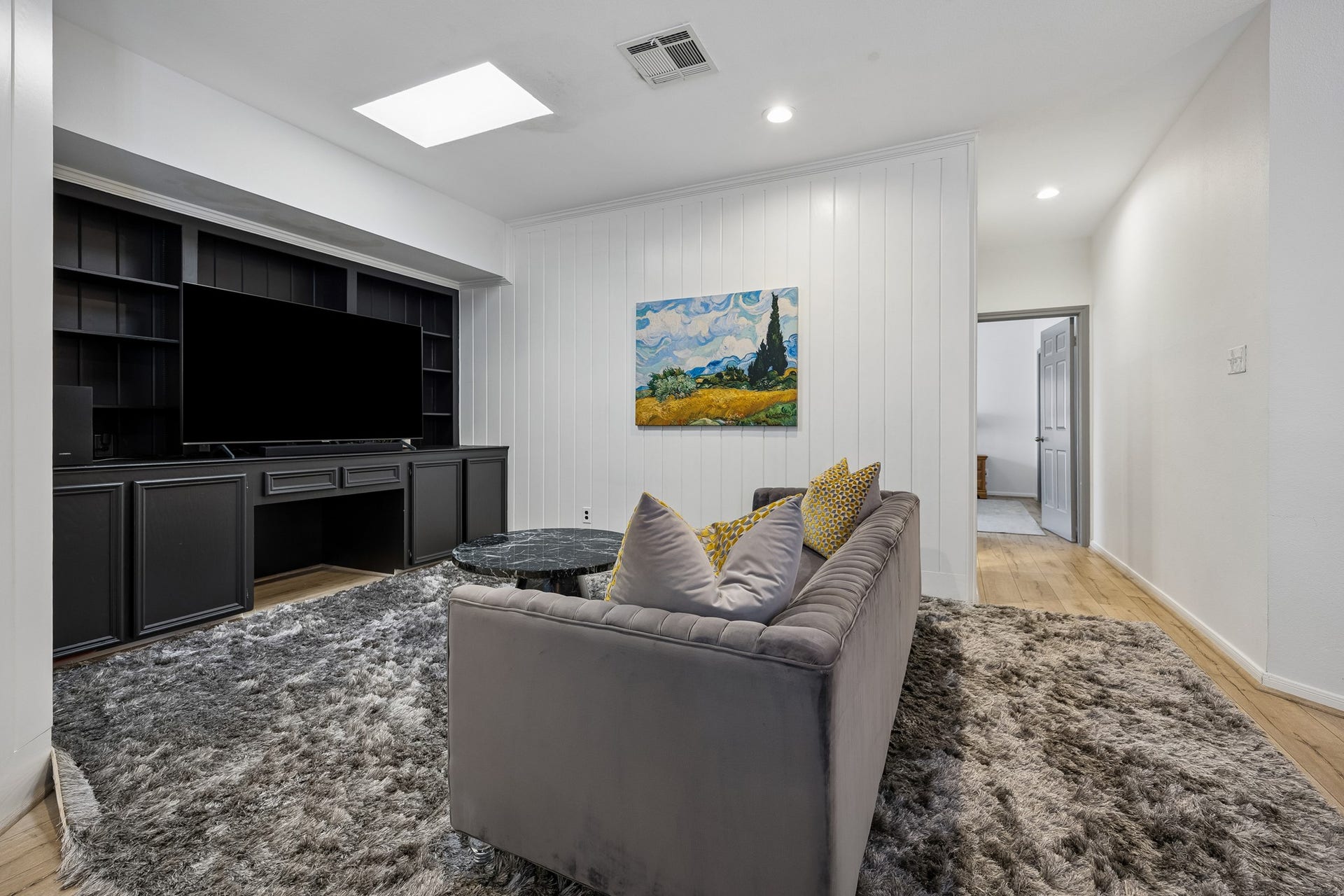2524 Nantucket Drive, #C, Houston, TX 77057 Second floor entertainment area.