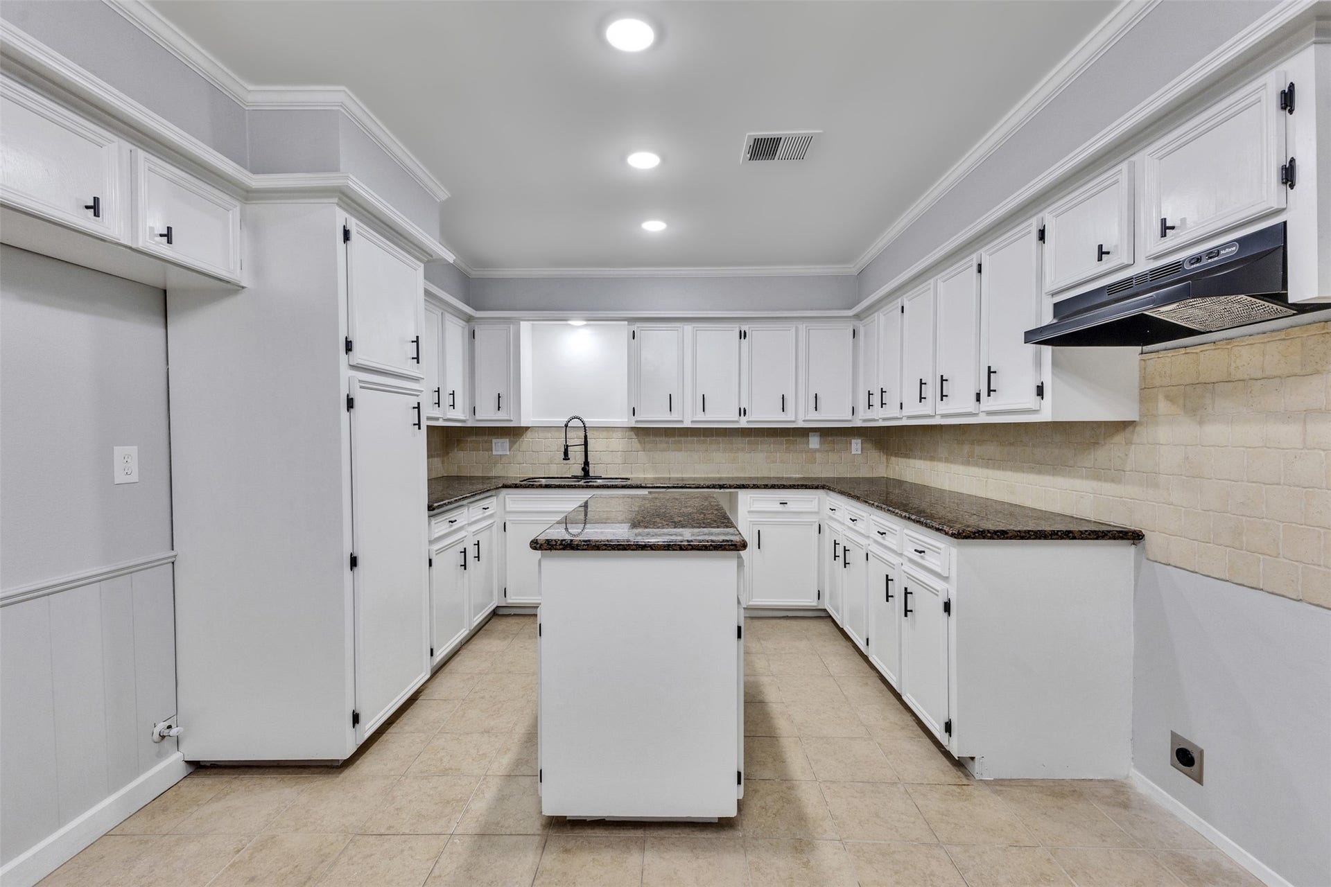 9805 Blue Bird Street, La Porte, TX 77571 9805 Blue Bird Street, La Porte, TX 77571
