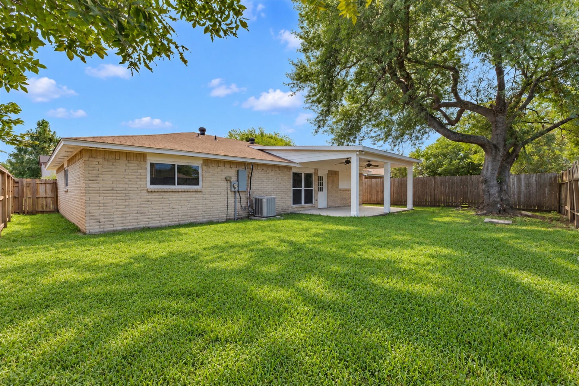 9805 Blue Bird Street, La Porte, TX 77571 9805 Blue Bird Street, La Porte, TX 77571