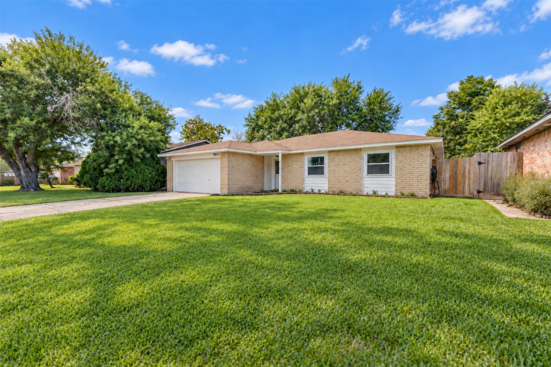 9805 Blue Bird Street, La Porte, TX 77571 9805 Blue Bird Street, La Porte, TX 77571