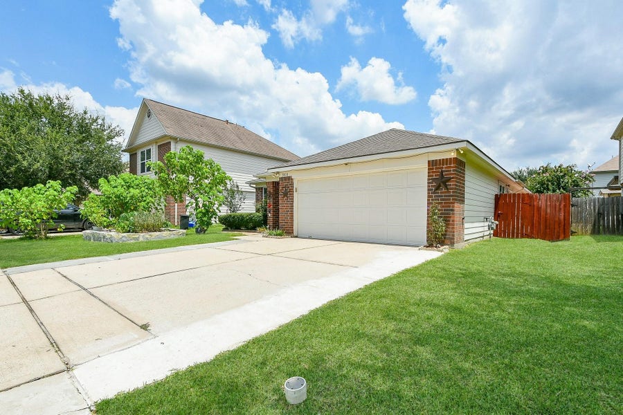 Property photo for 5818 Turmeric Drive, Baytown, TX