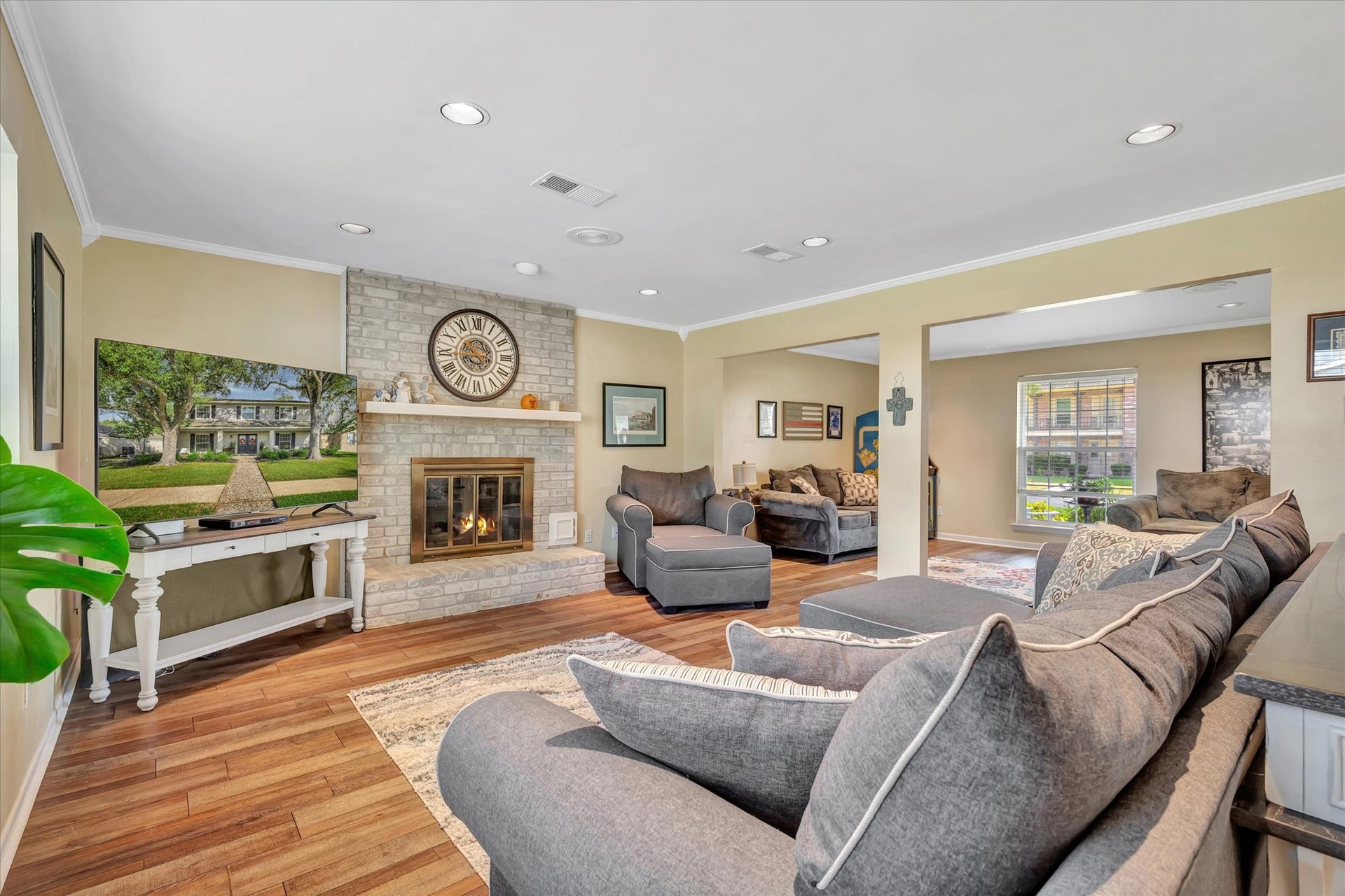 COZY LIVING ROOM