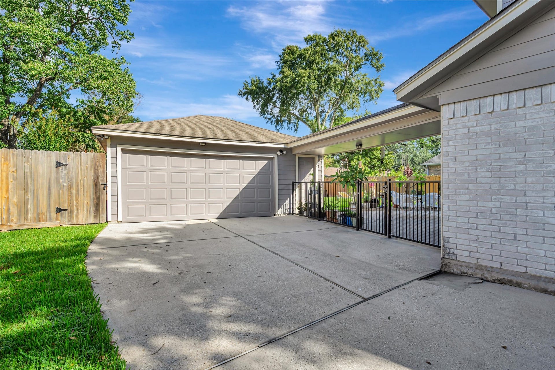 DETACHED GARAGE
