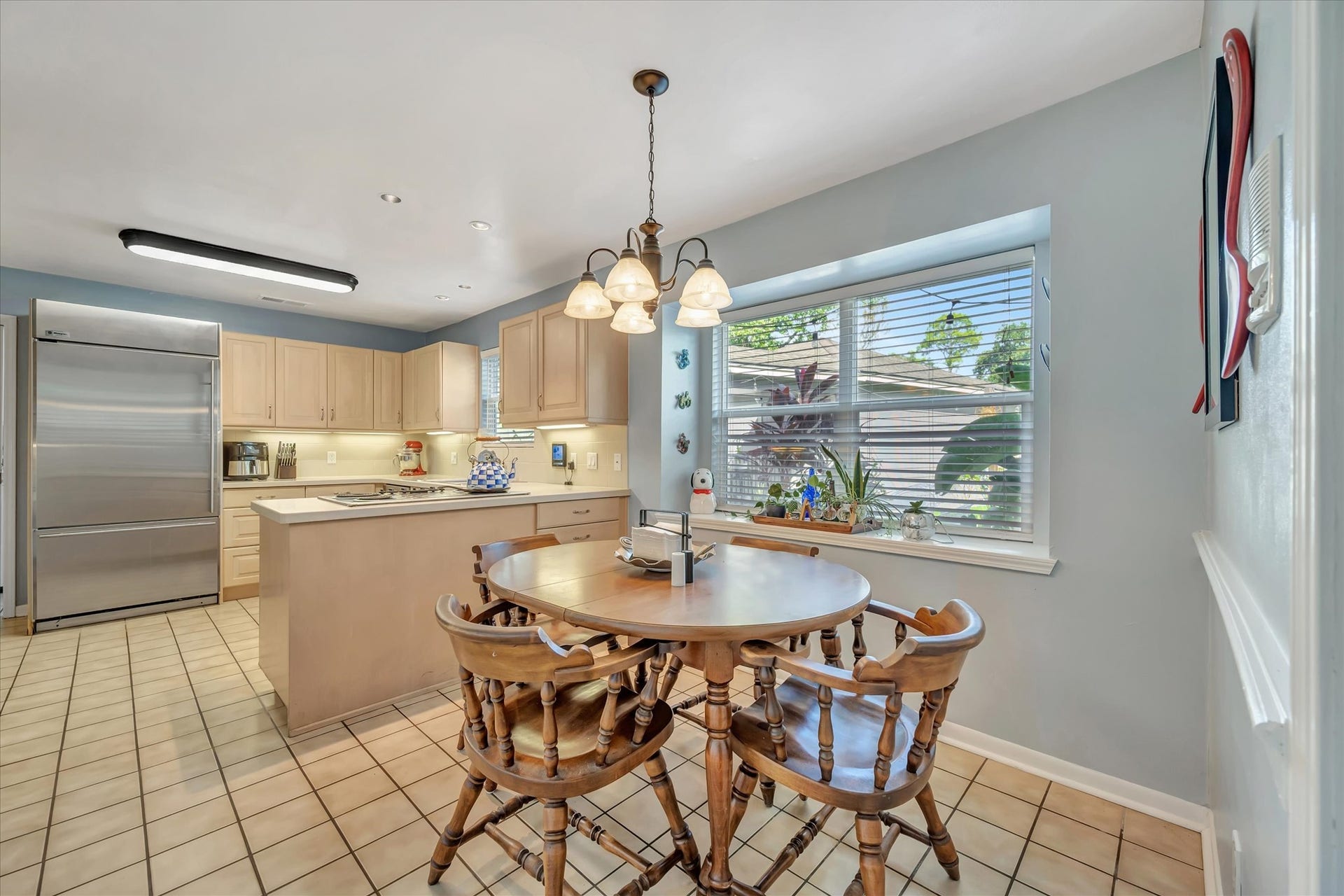 BREAKFAST ROOM IN KITCHEN