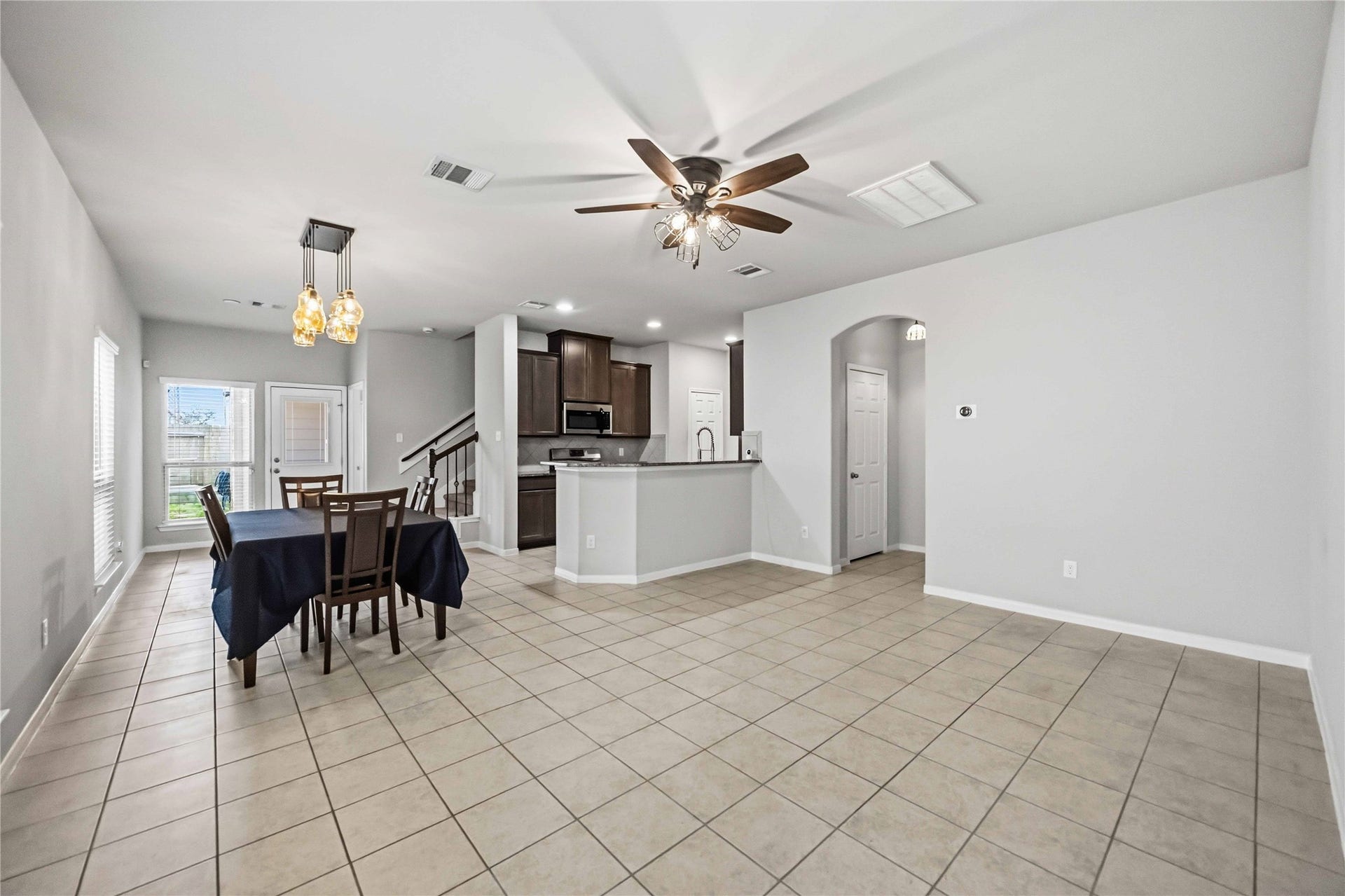 6420 Innsbruck Meadows Lane, Houston, TX 77048 spacious open concept