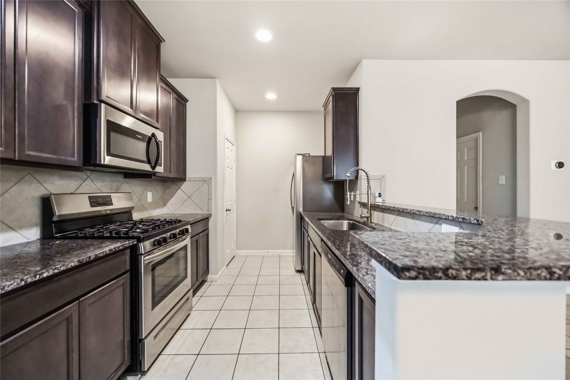 6420 Innsbruck Meadows Lane, Houston, TX 77048 kitchen with granite countertops