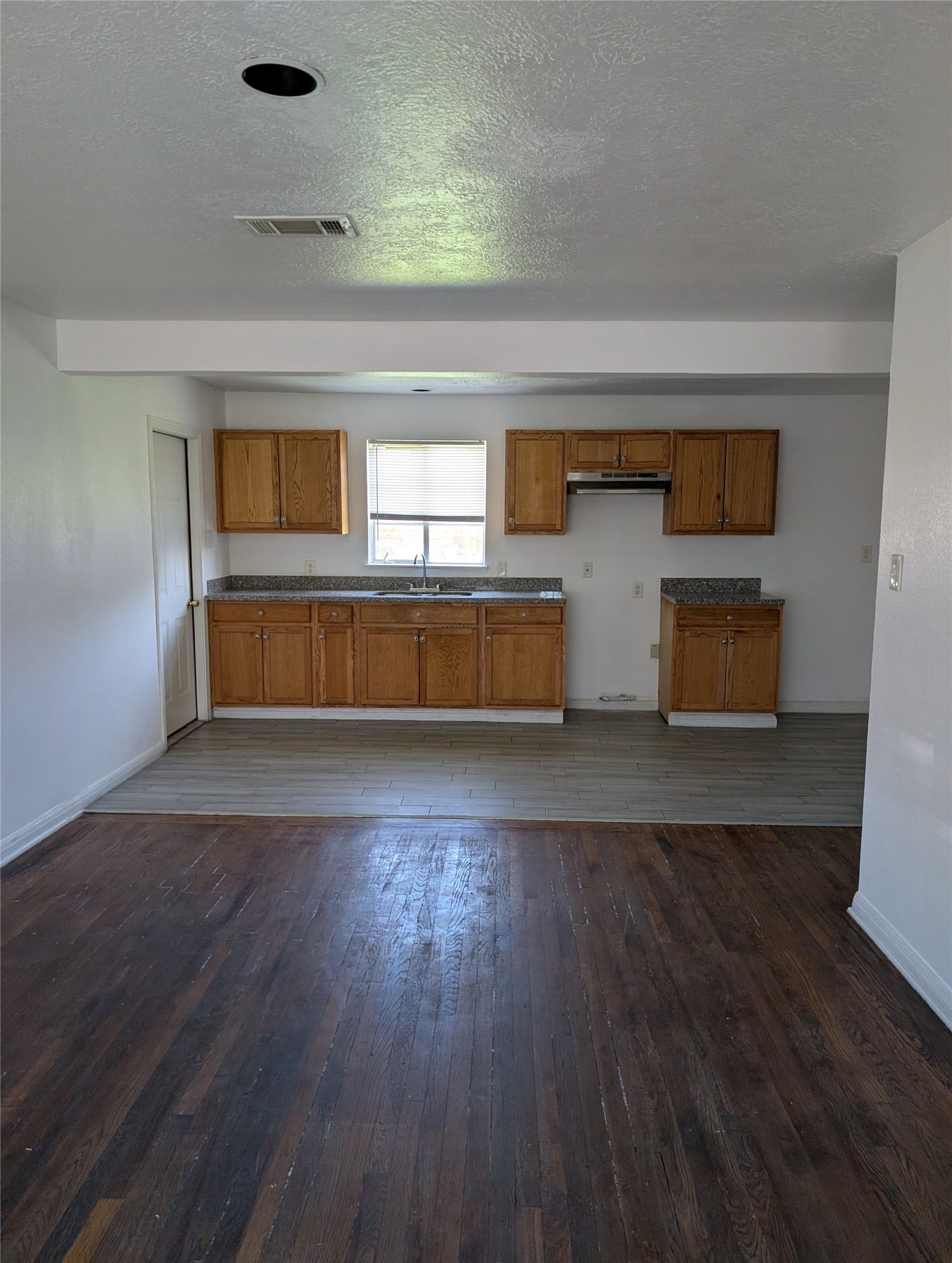 109 E Parker Road, Houston, TX 77076 Living room looking towards the kitchen