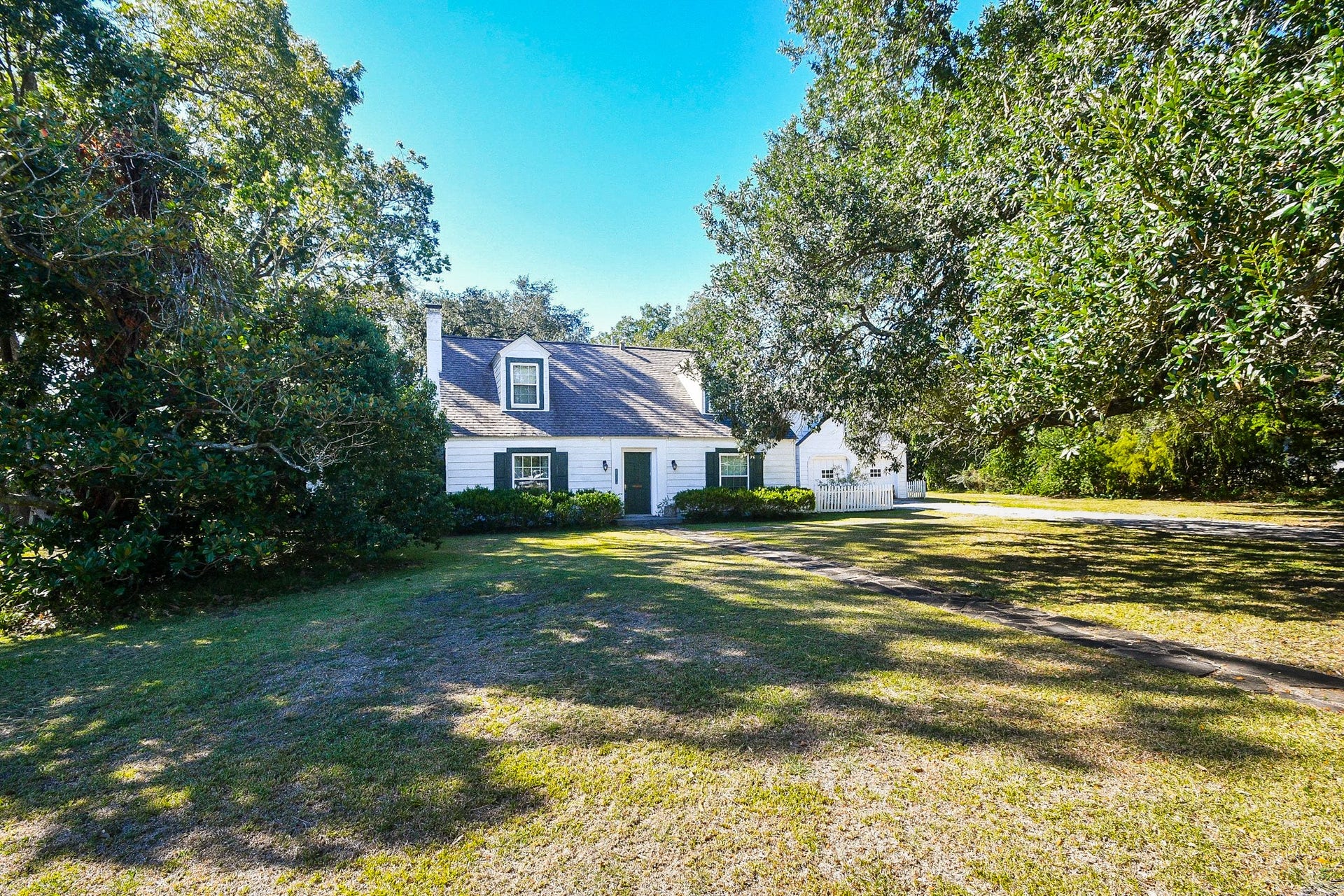 1118 E Cedar Street, Angleton, TX 77515 1118 E Cedar Street, Angleton, TX 77515