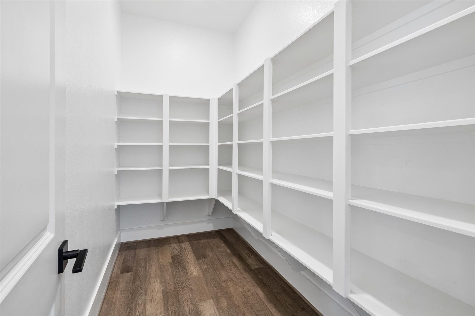 27720 Hazelbrook Lane, Spring, TX 77386 Your impressive Walk-In Pantry is approximately 13'x7'