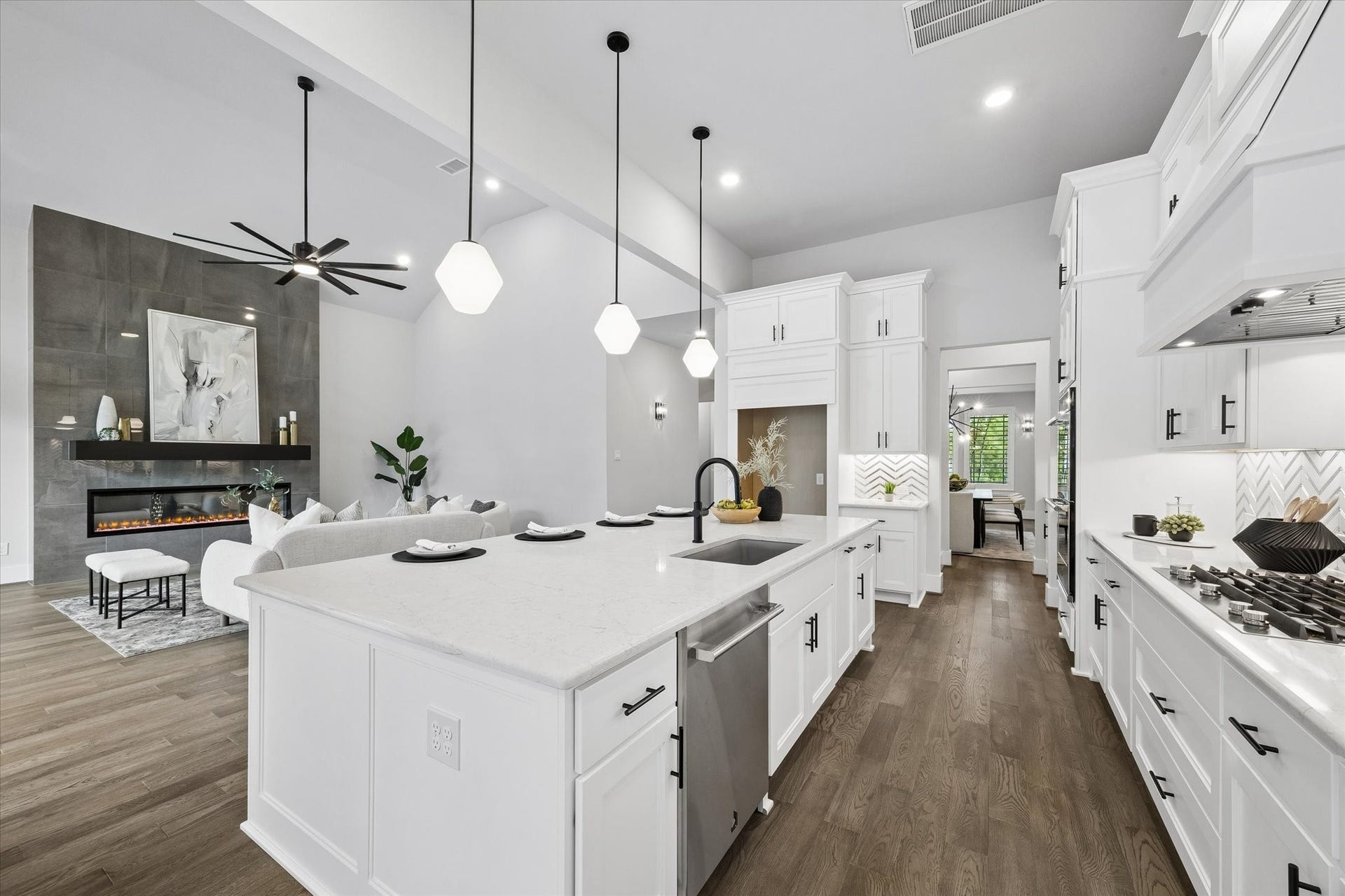 27720 Hazelbrook Lane, Spring, TX 77386 Your impressive Kitchen Island is the perfect place for gathering & entertaining.