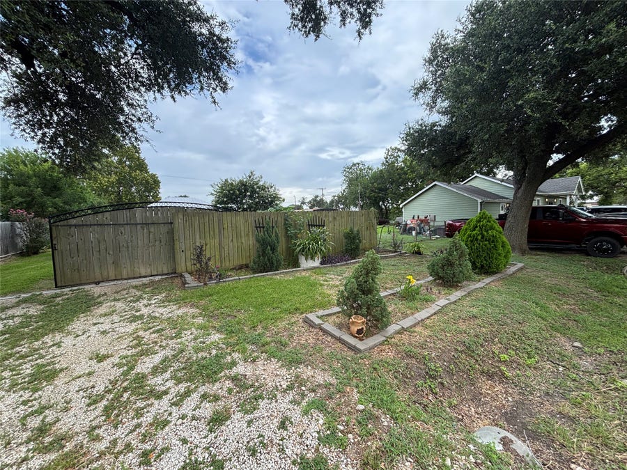 Property photo for 2213 1st Avenue N, Texas City, TX