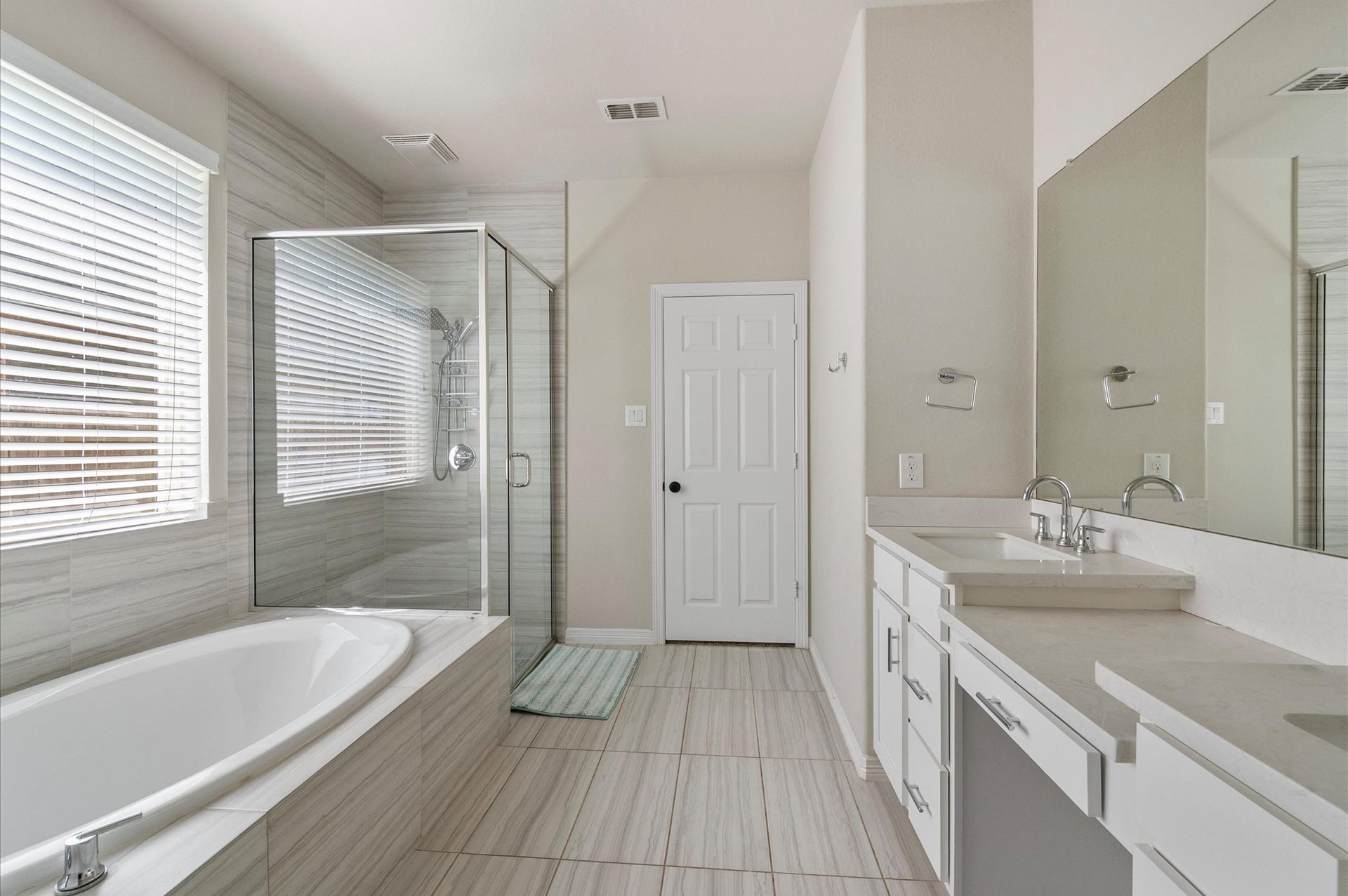2827 Monarch Crossing, Missouri City, TX 77459 Primary Bedroom Separate shower & Bath tub