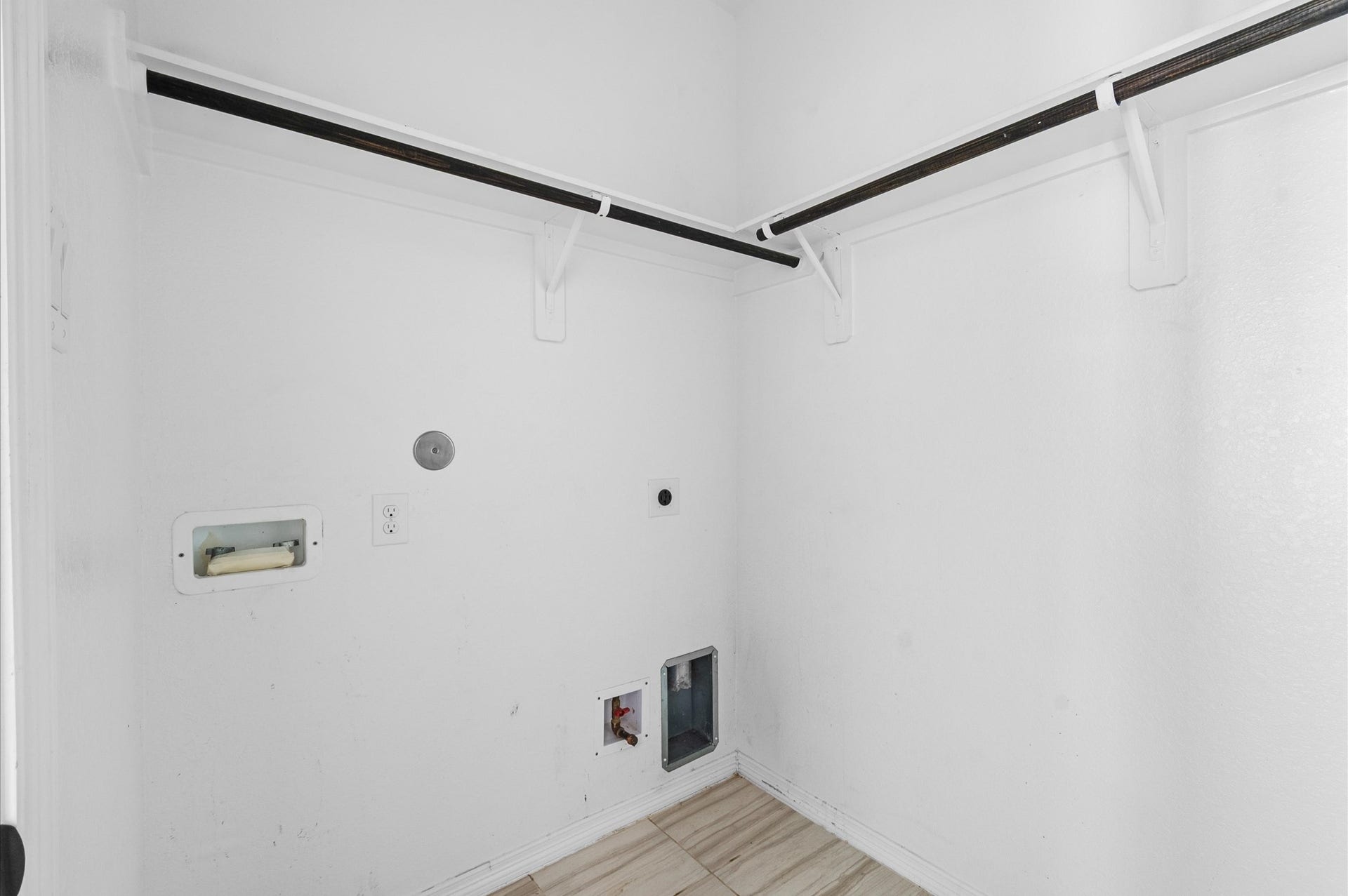 2827 Monarch Crossing, Missouri City, TX 77459 Laundry Room