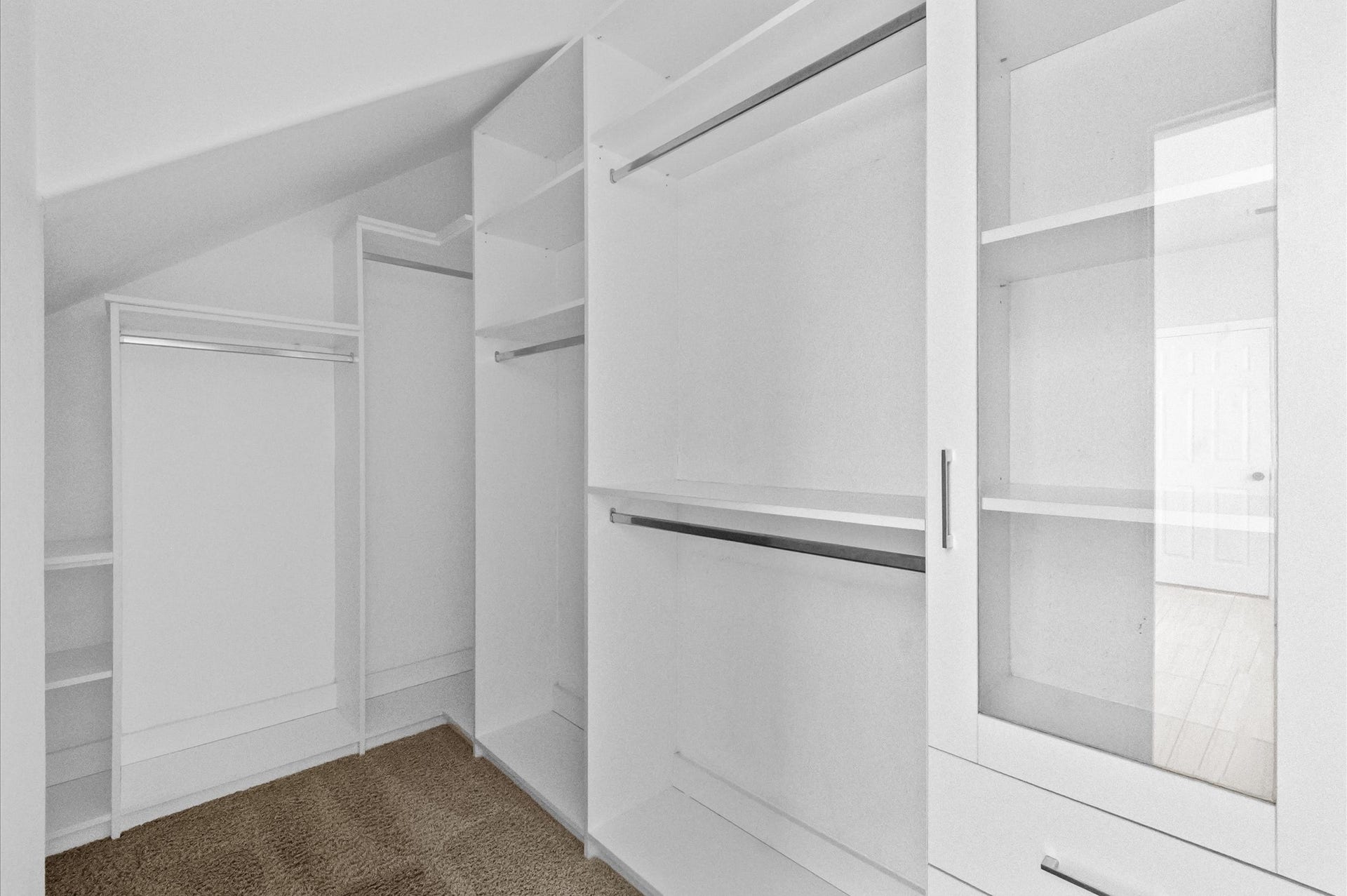 2827 Monarch Crossing, Missouri City, TX 77459 Primary closet