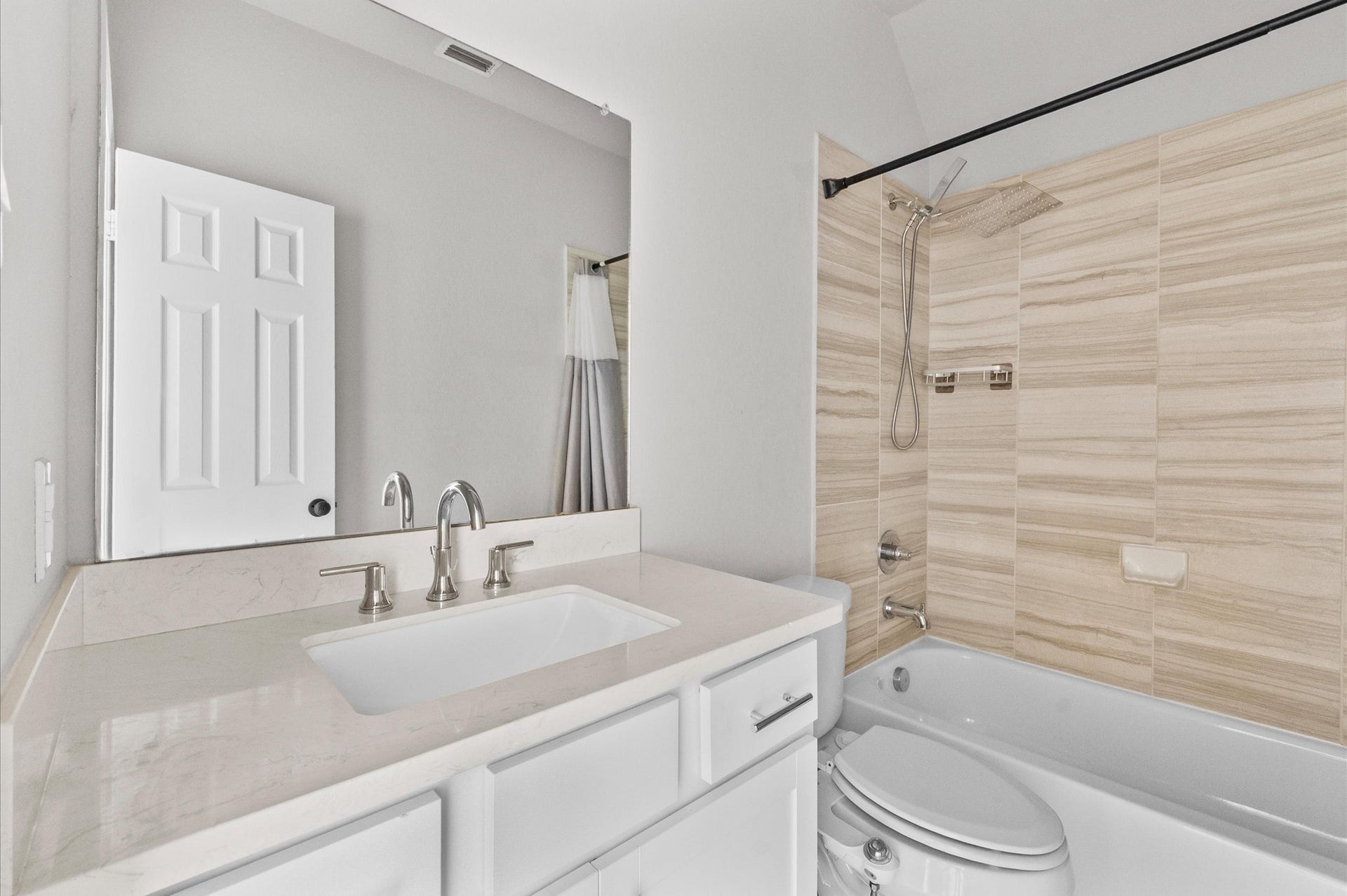 2827 Monarch Crossing, Missouri City, TX 77459 Full Bath downstairs