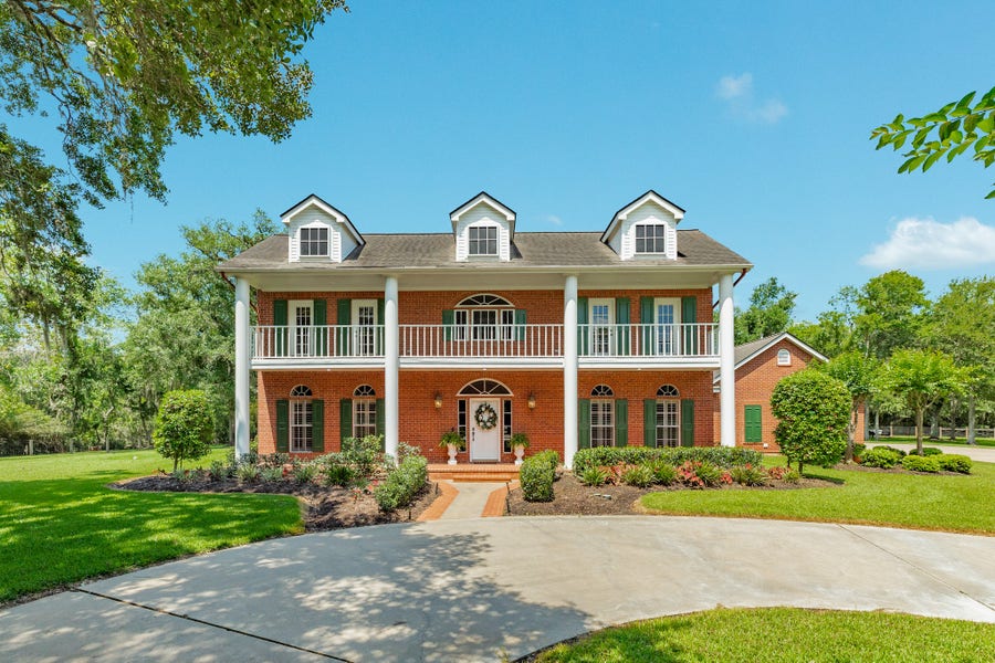 Property photo for 1635 Bayou Drive, Lake Jackson, TX