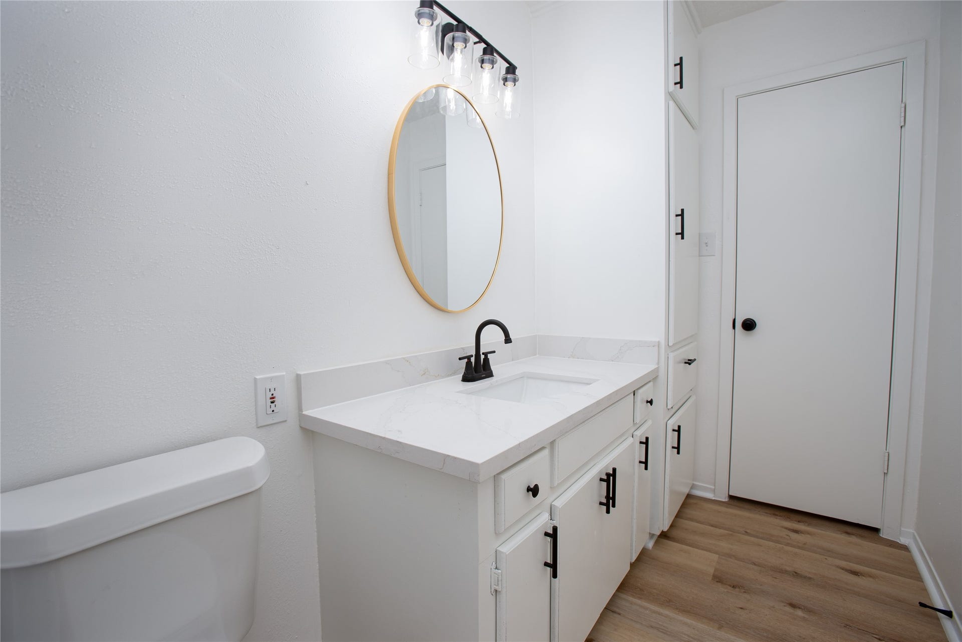 16131 Forest Way Drive, Houston, TX 77090 another view of the well done secondary bathroom.