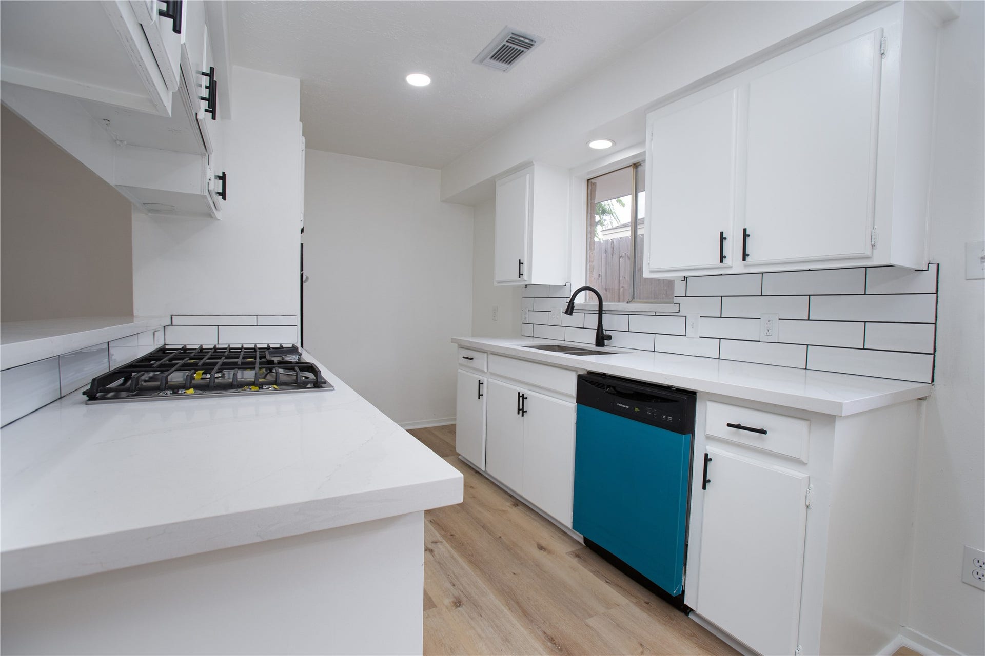 16131 Forest Way Drive, Houston, TX 77090 Another view of the lovely kitchen.