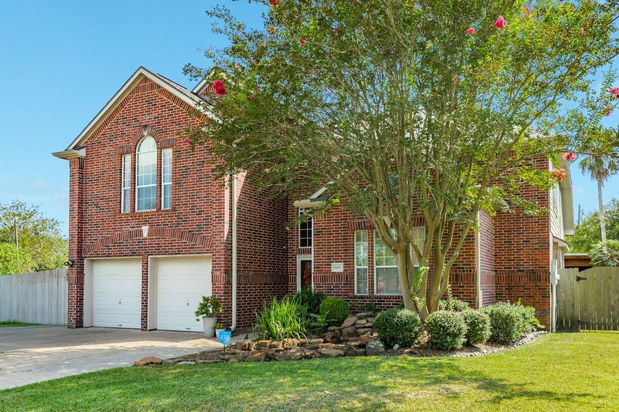 Property photo for 808 S Belle Drive, Angleton, TX