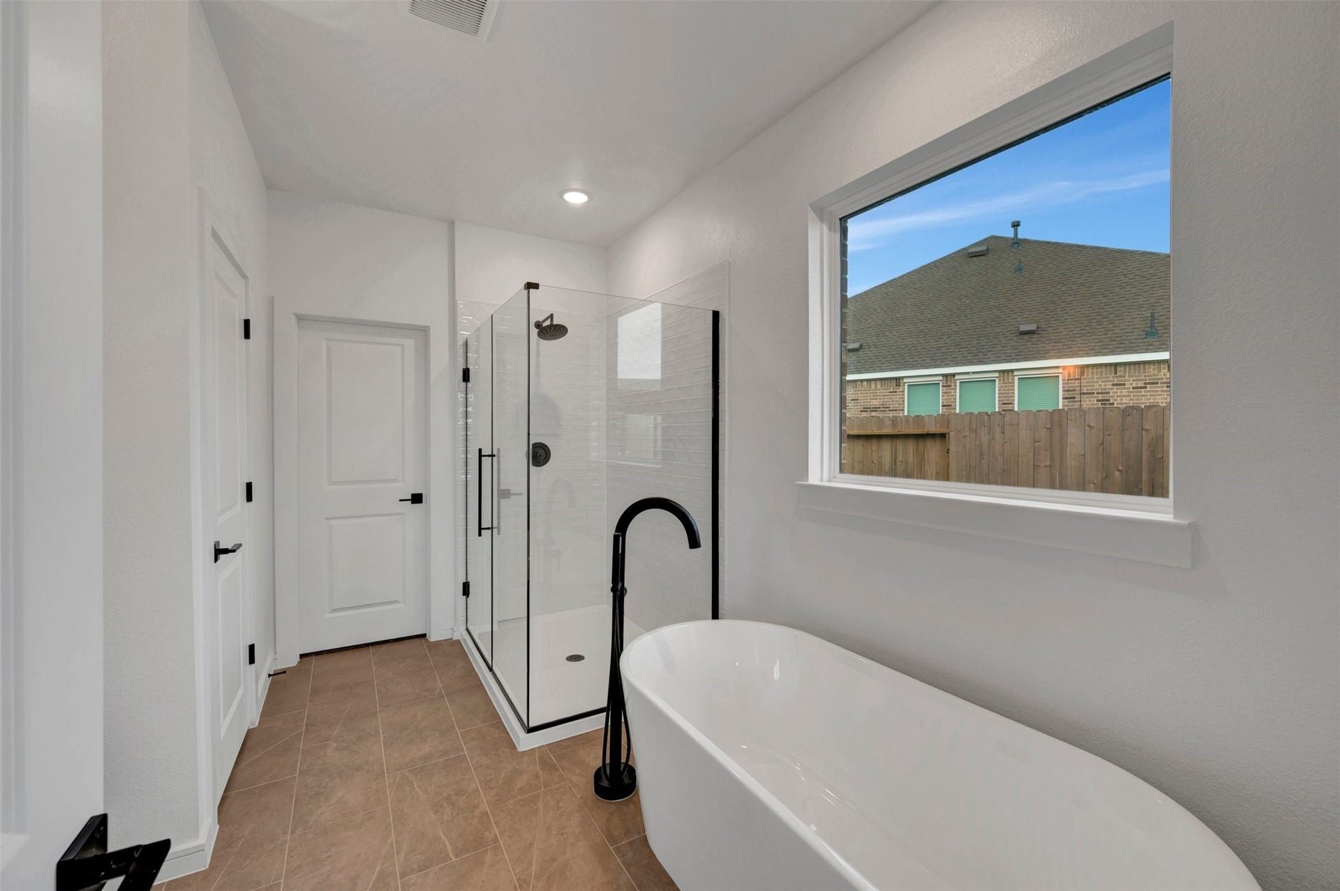 29443 Oaklawn View Drive, Waller, TX 77484 Spa-like primary bath (*Photo not of actual home and used for illustration purposes only.)