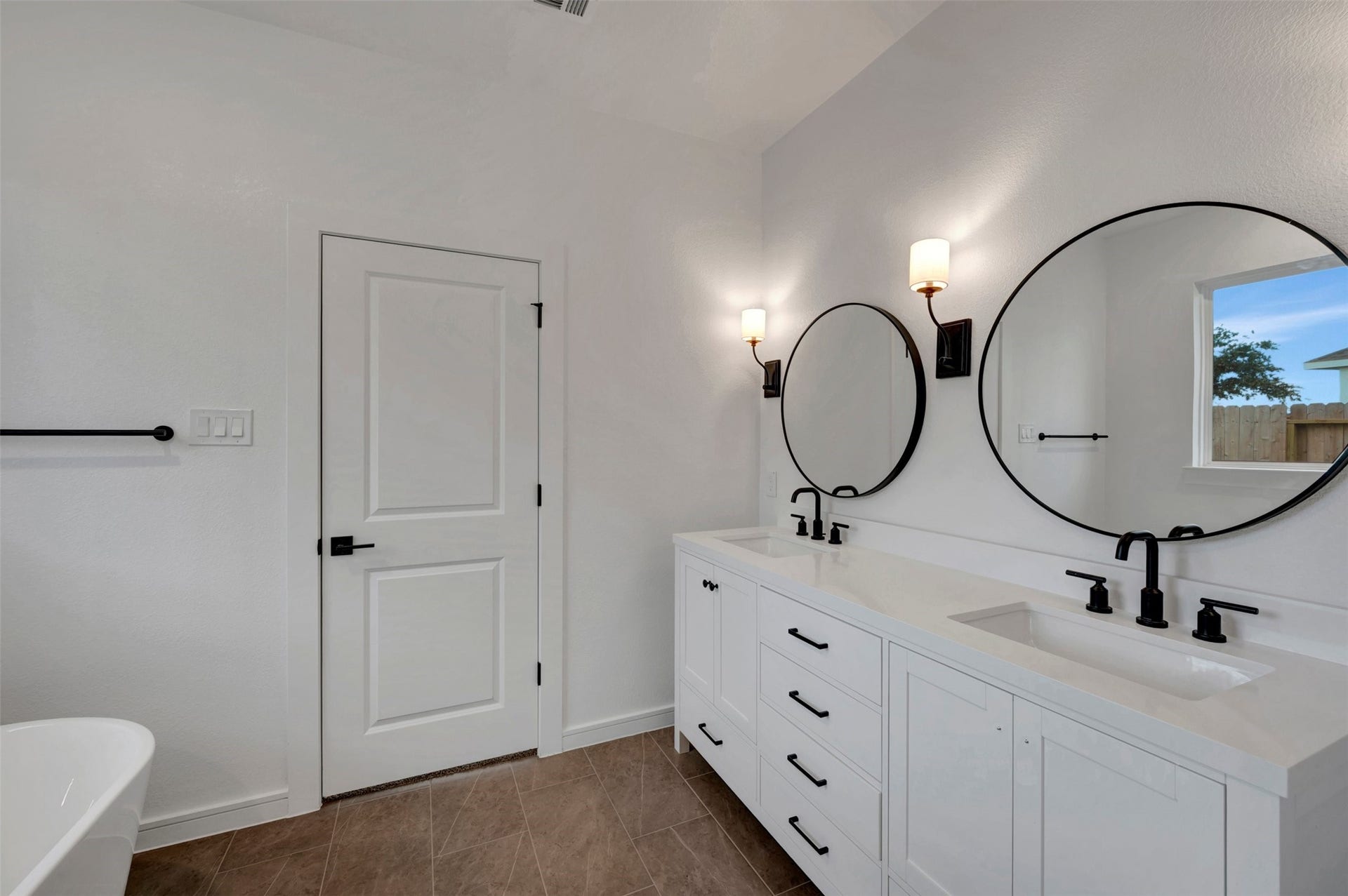 29443 Oaklawn View Drive, Waller, TX 77484 Luxurious primary bath