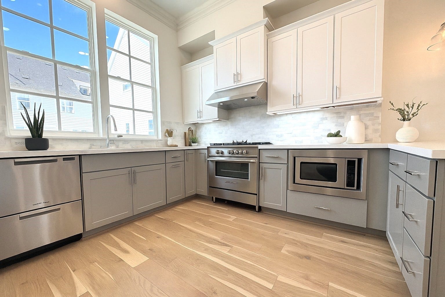 741 Bringhurst Street, Houston, TX 77020 HUGE windows in the kitchen bring in tons of light! Partial virtual staging added.