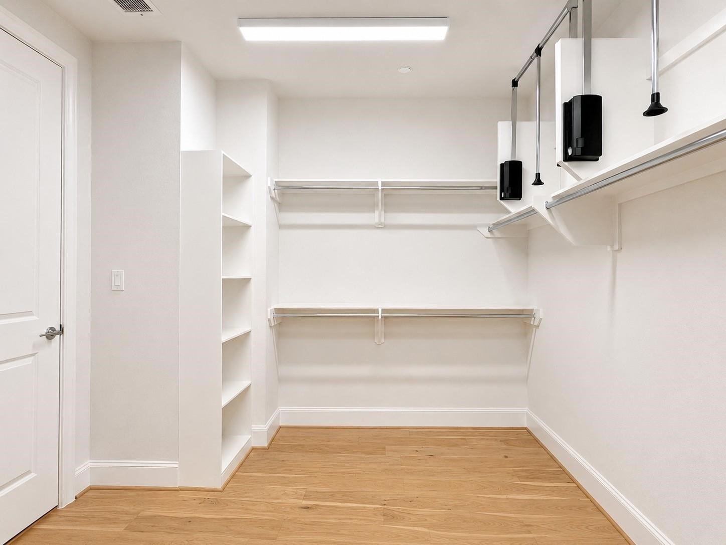 741 Bringhurst Street, Houston, TX 77020 Spacious walk-in closet in the primary suite.