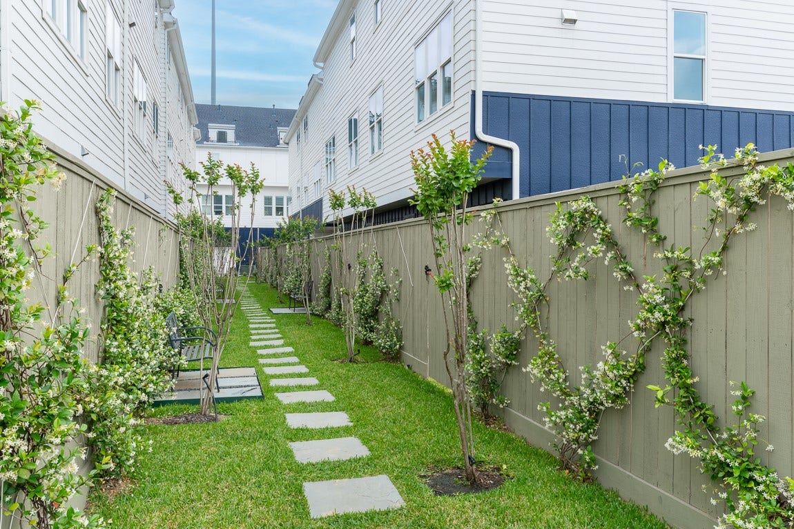 741 Bringhurst Street, Houston, TX 77020 In the center of the community a place to walk the dog, relax, or stroll.