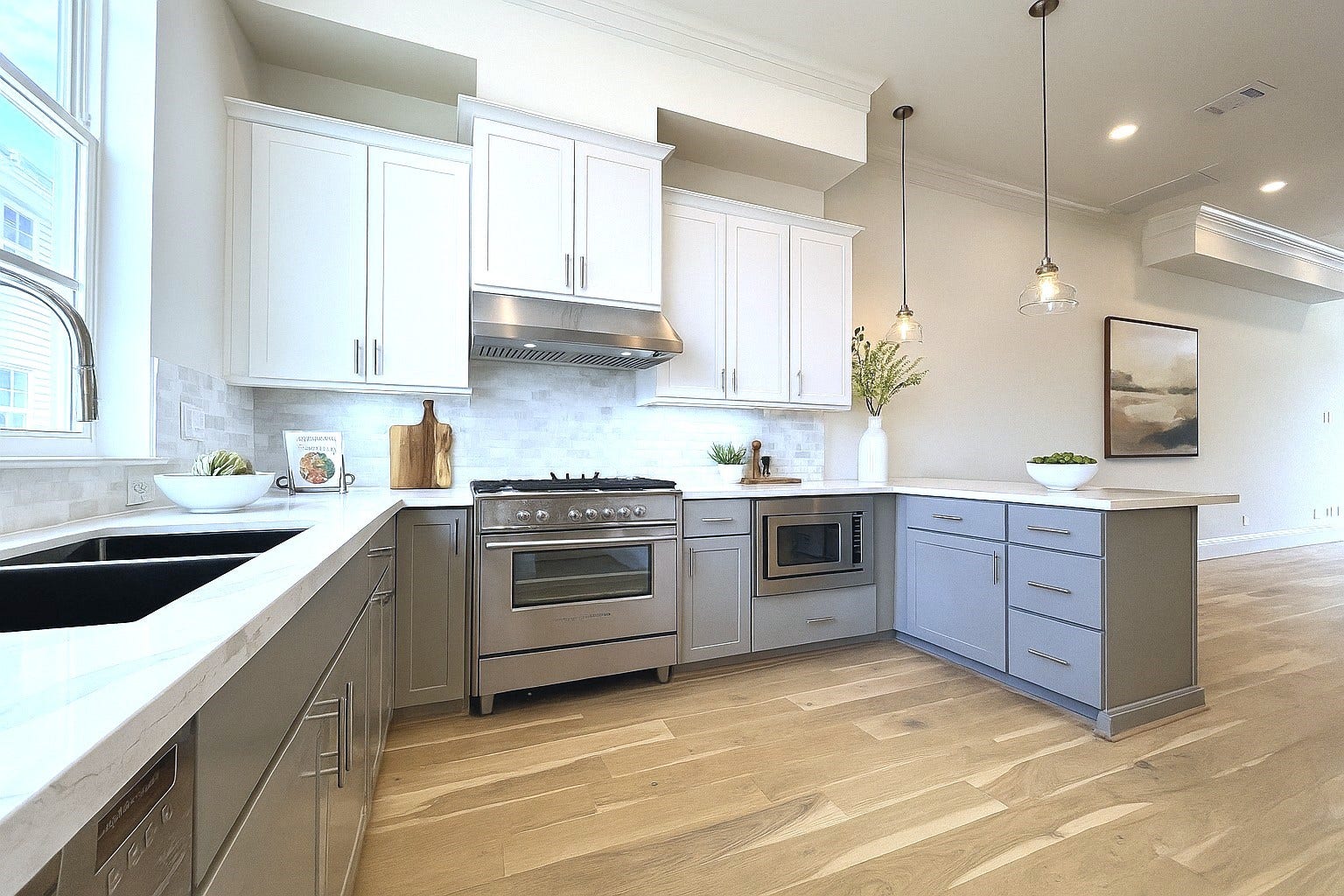 741 Bringhurst Street, Houston, TX 77020 Luxury Fisher & Paykel appliances! Partial virtual staging added.