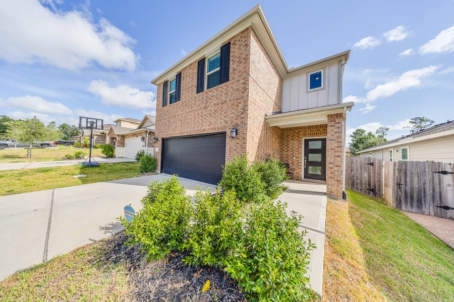 Property photo for 18560 Meadow Point Lane, Conroe, TX