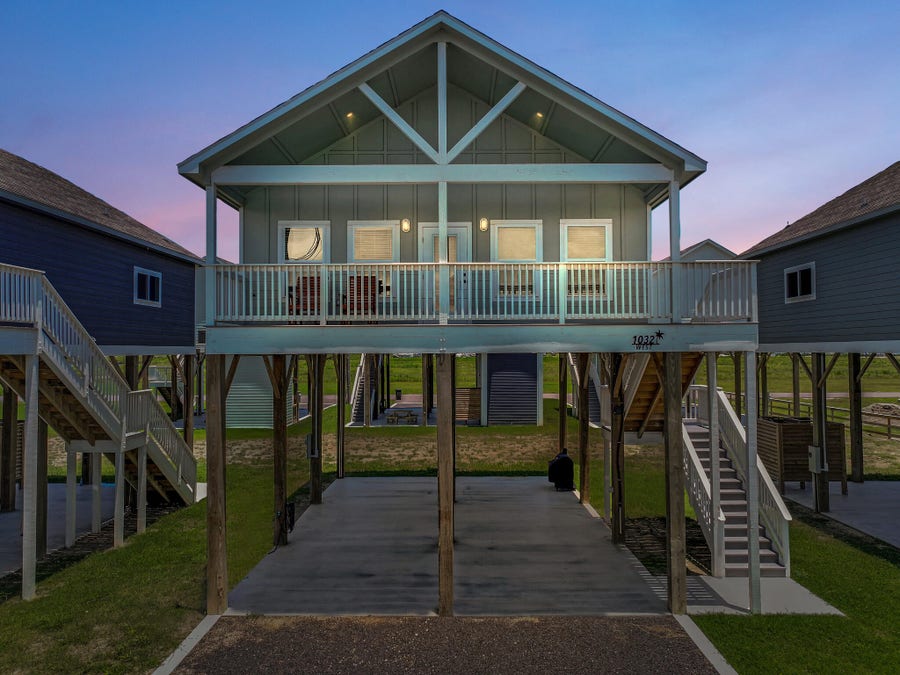 Property photo for 1032 Sunset Circle W, Crystal Beach, TX