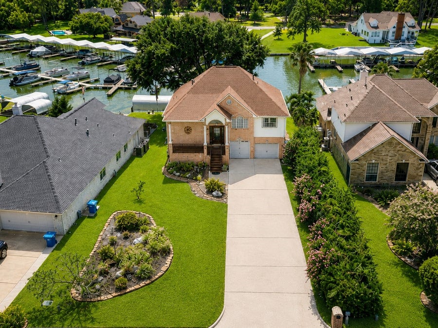 Property photo for 12498 Lake Vista Drive, Willis, TX