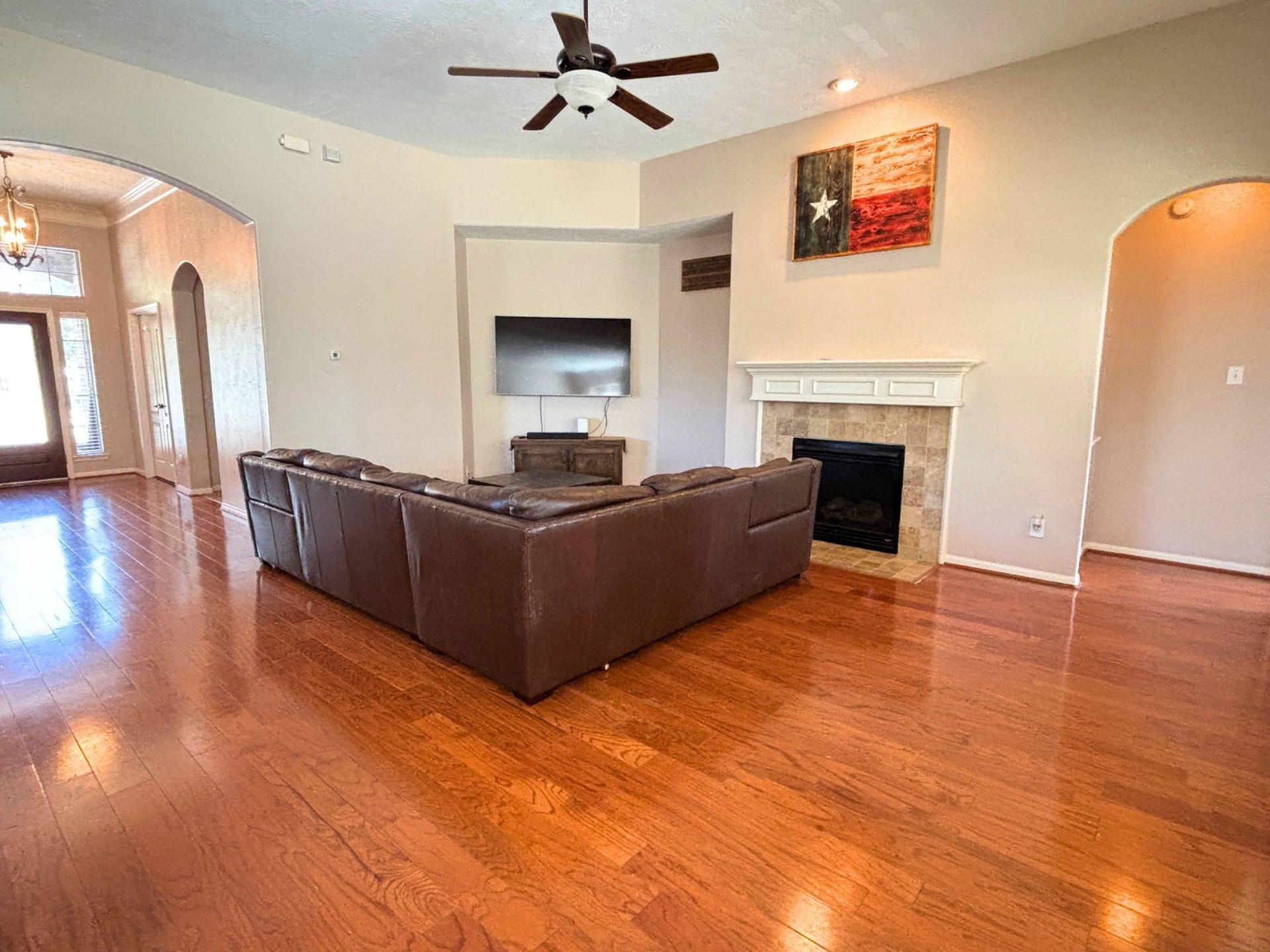 2718 Legends Ranch Drive, Spring, TX 77386 Grand entry features 11ft ceilings, crown molding, and architectural continuity.