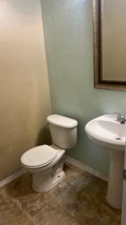 990 Jefferson Street, Alvin, TX 77511 HALF BATH