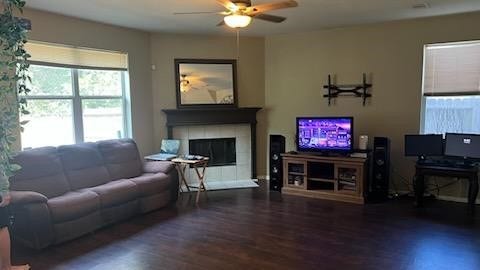 990 Jefferson Street, Alvin, TX 77511 LIVING ROOM