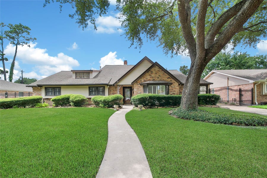 Property photo for 1030 Chantilly Lane, Houston, TX