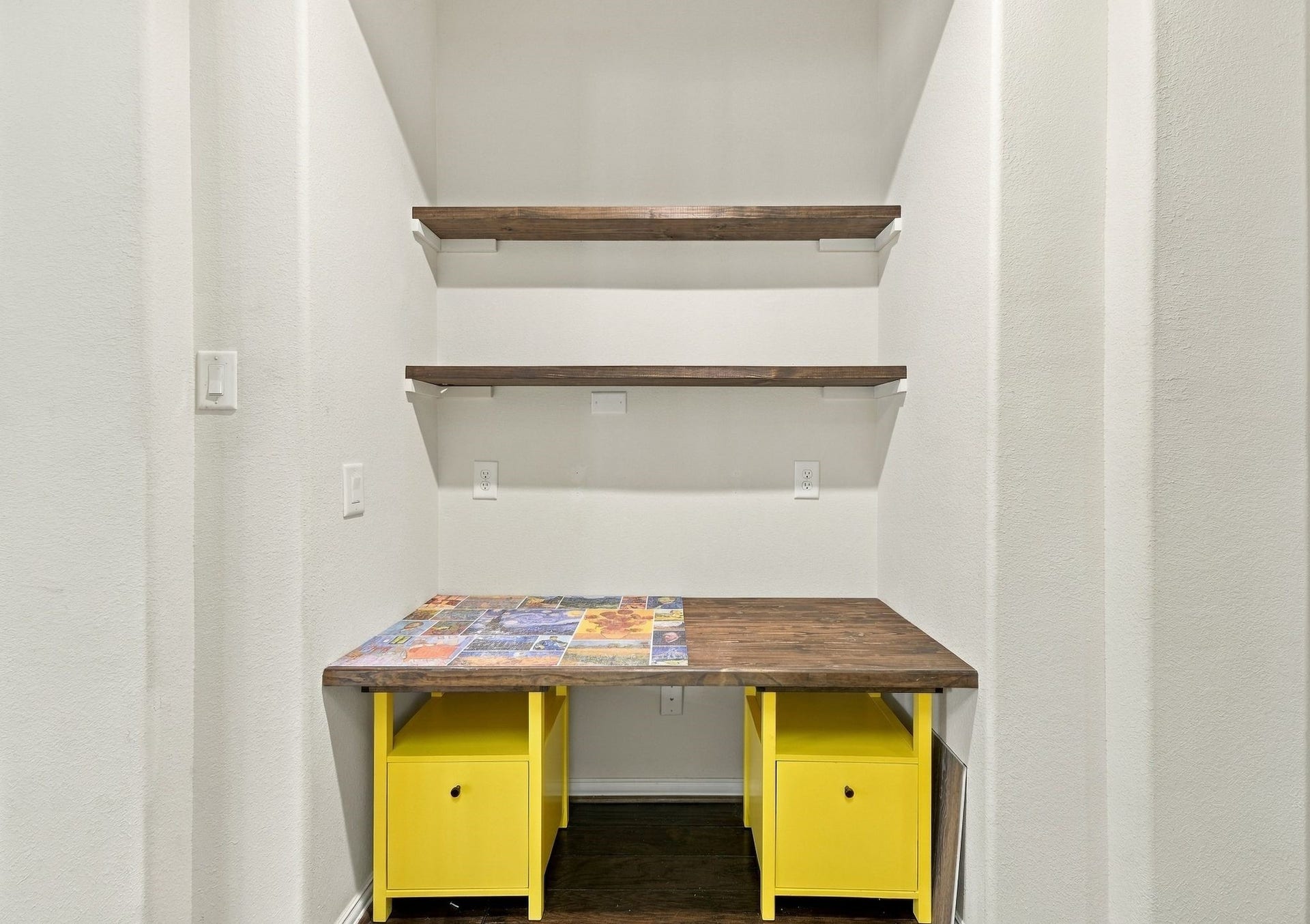 8319 Floating Heart Court, Conroe, TX 77385 Built-in shelving creates a flexible space for a home office, planning station or organized household drop zone.