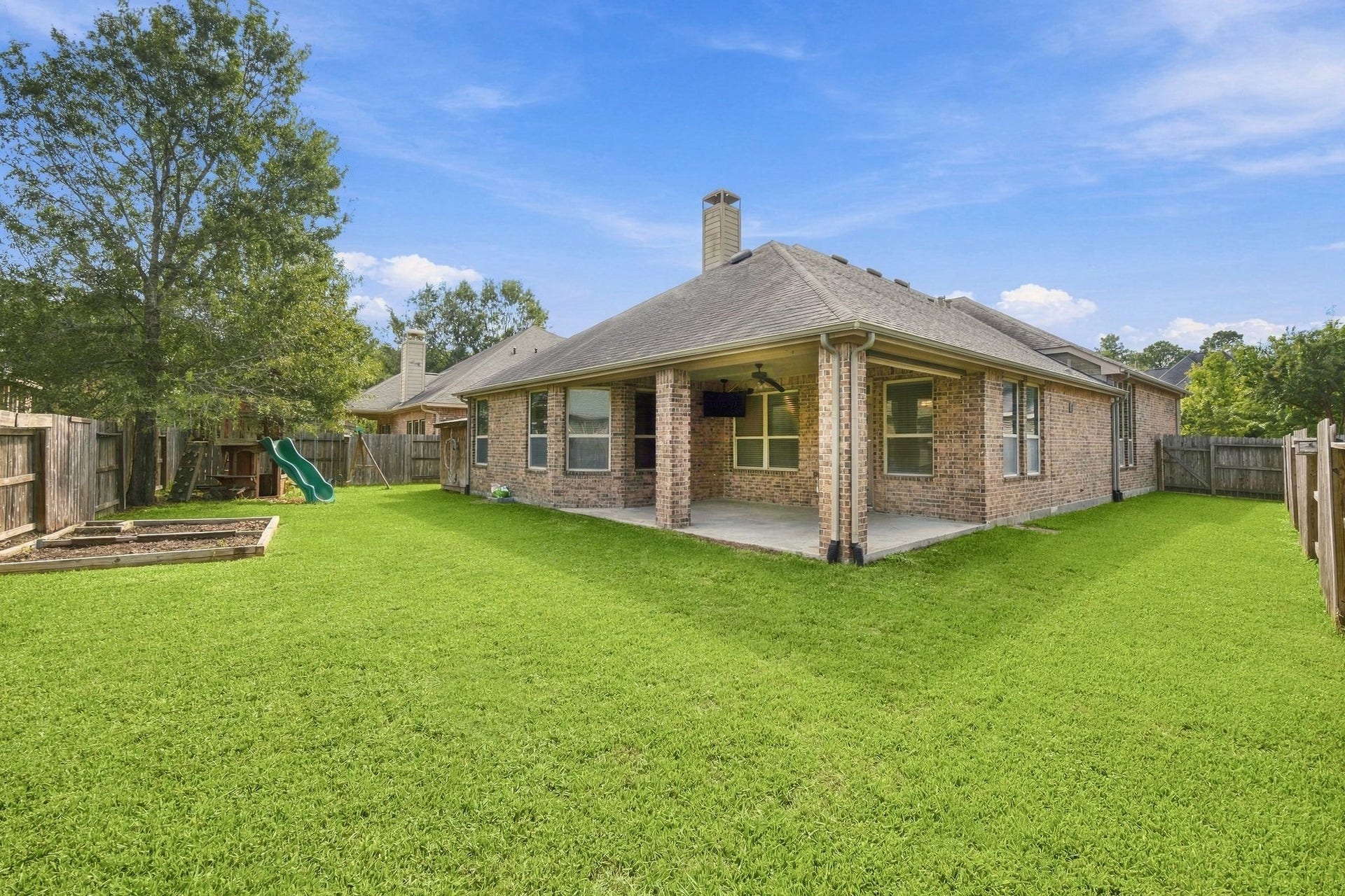 8319 Floating Heart Court, Conroe, TX 77385 Substantial fenced backyard with generous lawn space and room to create a pool, garden or outdoor retreat.