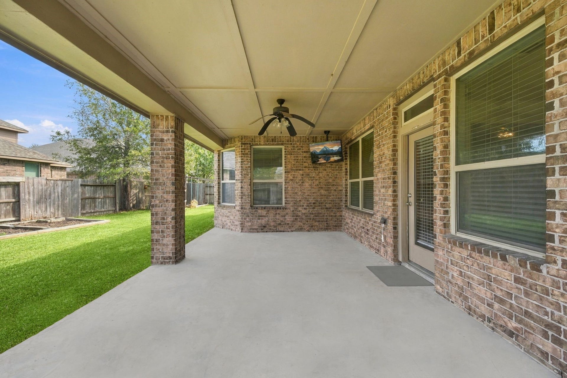 8319 Floating Heart Court, Conroe, TX 77385 Expansive covered patio offering a shaded setting for outdoor dining, entertaining & everyday relaxation.