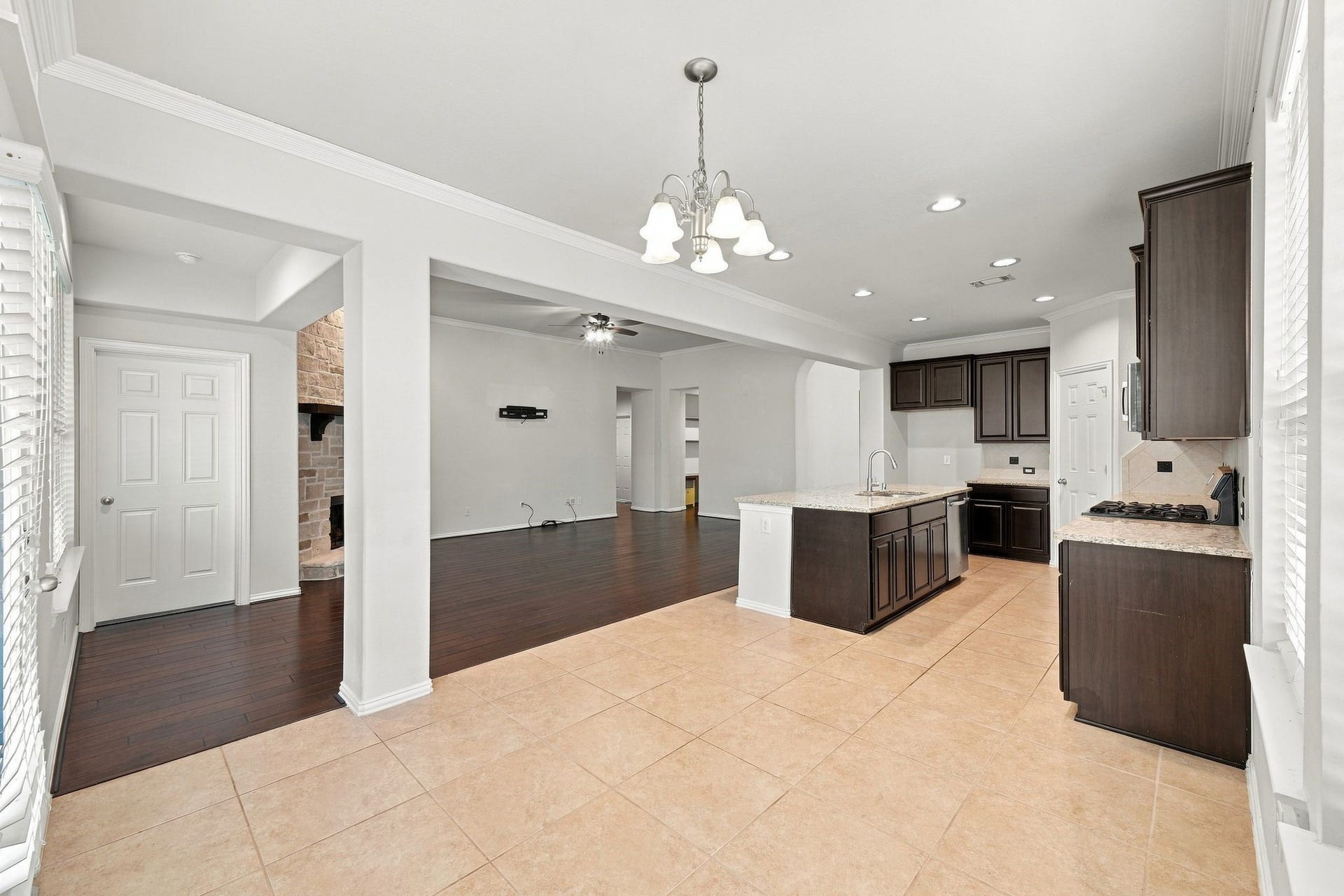 8319 Floating Heart Court, Conroe, TX 77385 Spacious breakfast area with abundant natural light and room for casual dining.