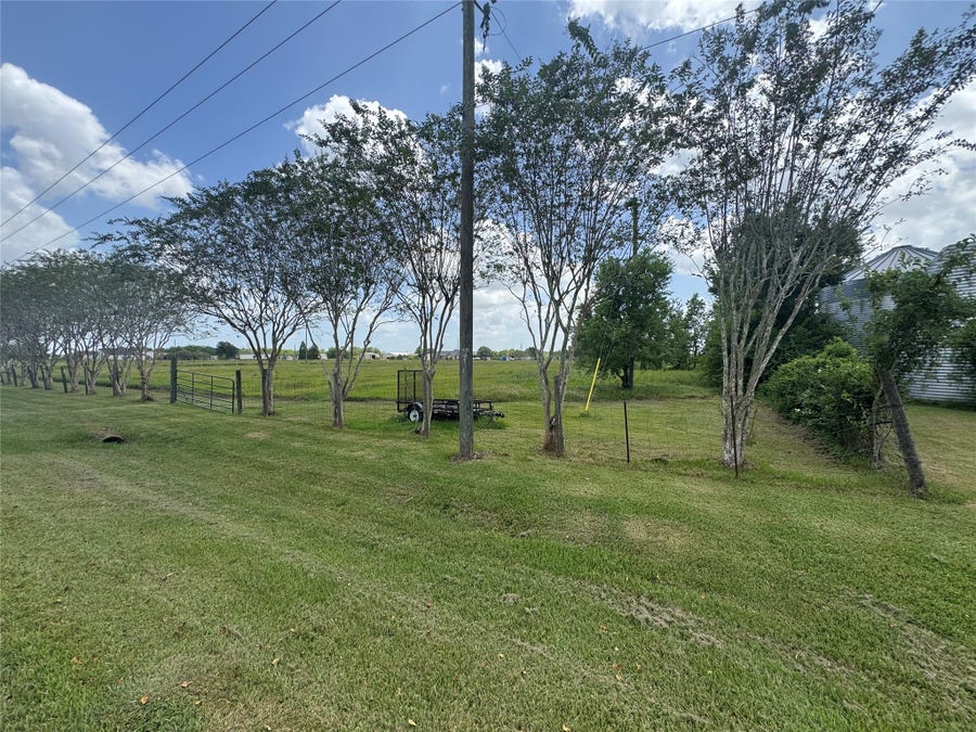 Property photo for 1202 County Road 49, Angleton, TX