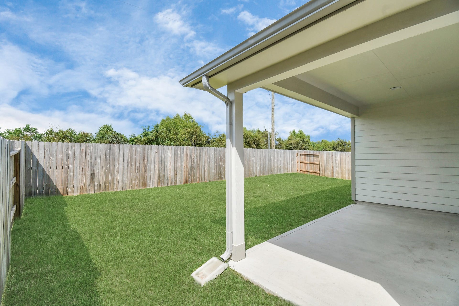 11027 Gardenia Creek Drive, Houston, TX 77044 Experience outdoor living at its finest on this expansive covered patio, thoughtfully designed for BBQs and delightful outdoor dining. Sample photo of completed home with similar floor plan. Actual colors and selections may vary.