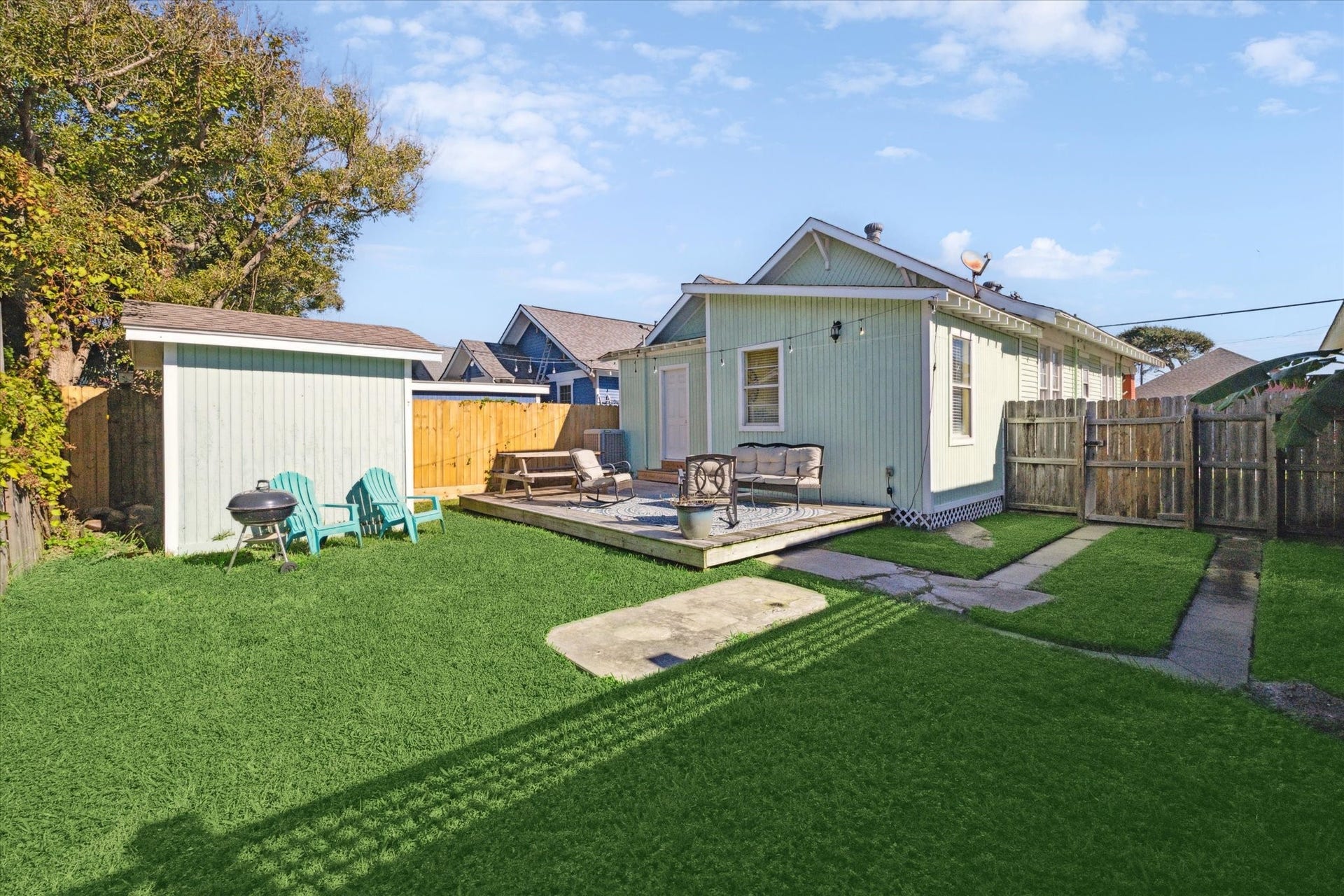 2411 37th Street, Galveston, TX 77550 2411 37th Street, Galveston, TX 77550