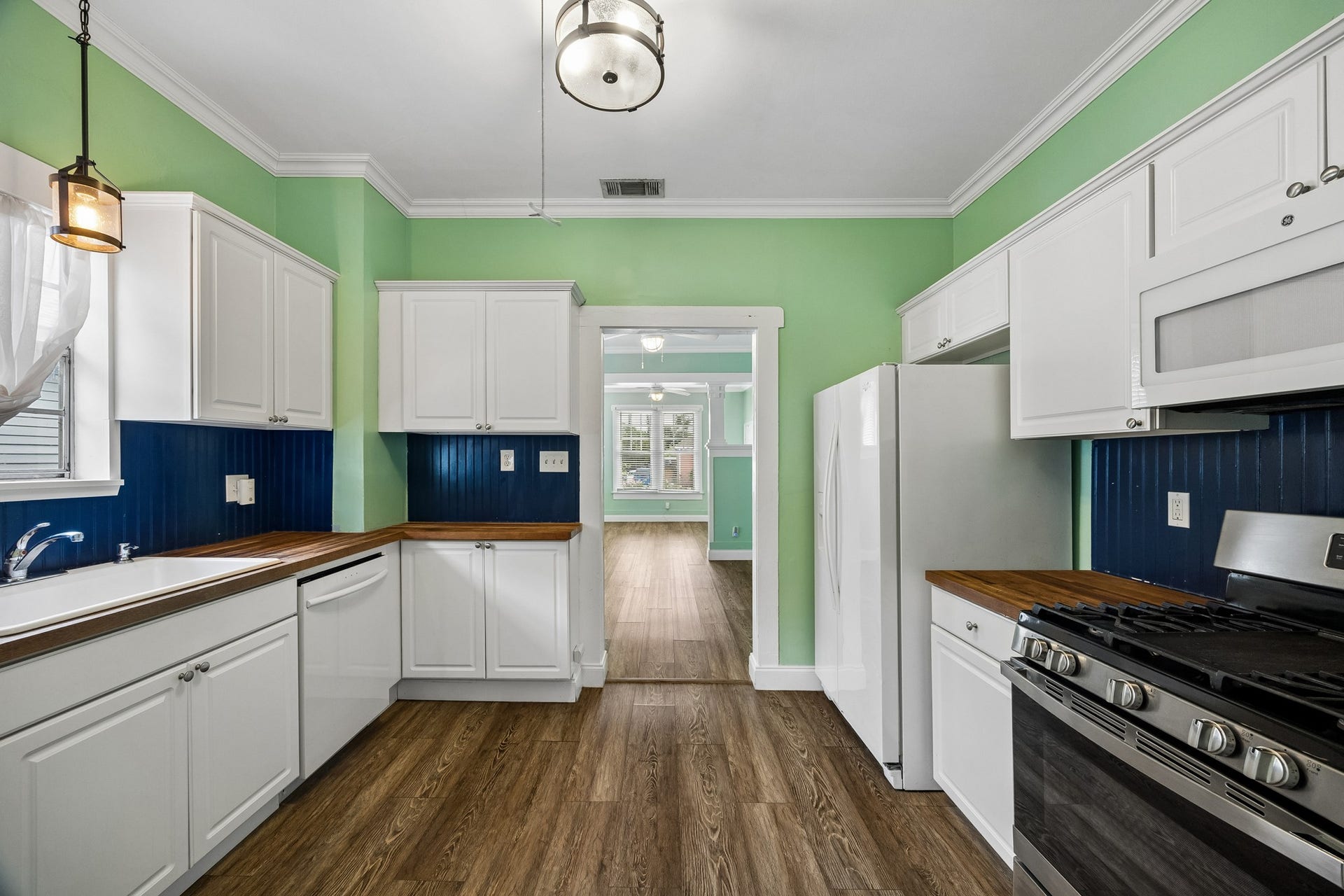 2411 37th Street, Galveston, TX 77550 2411 37th Street, Galveston, TX 77550