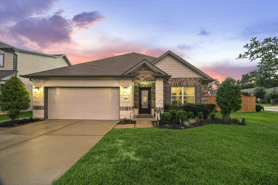 Property photo for 997 Golden Willow Lane, Conroe, TX