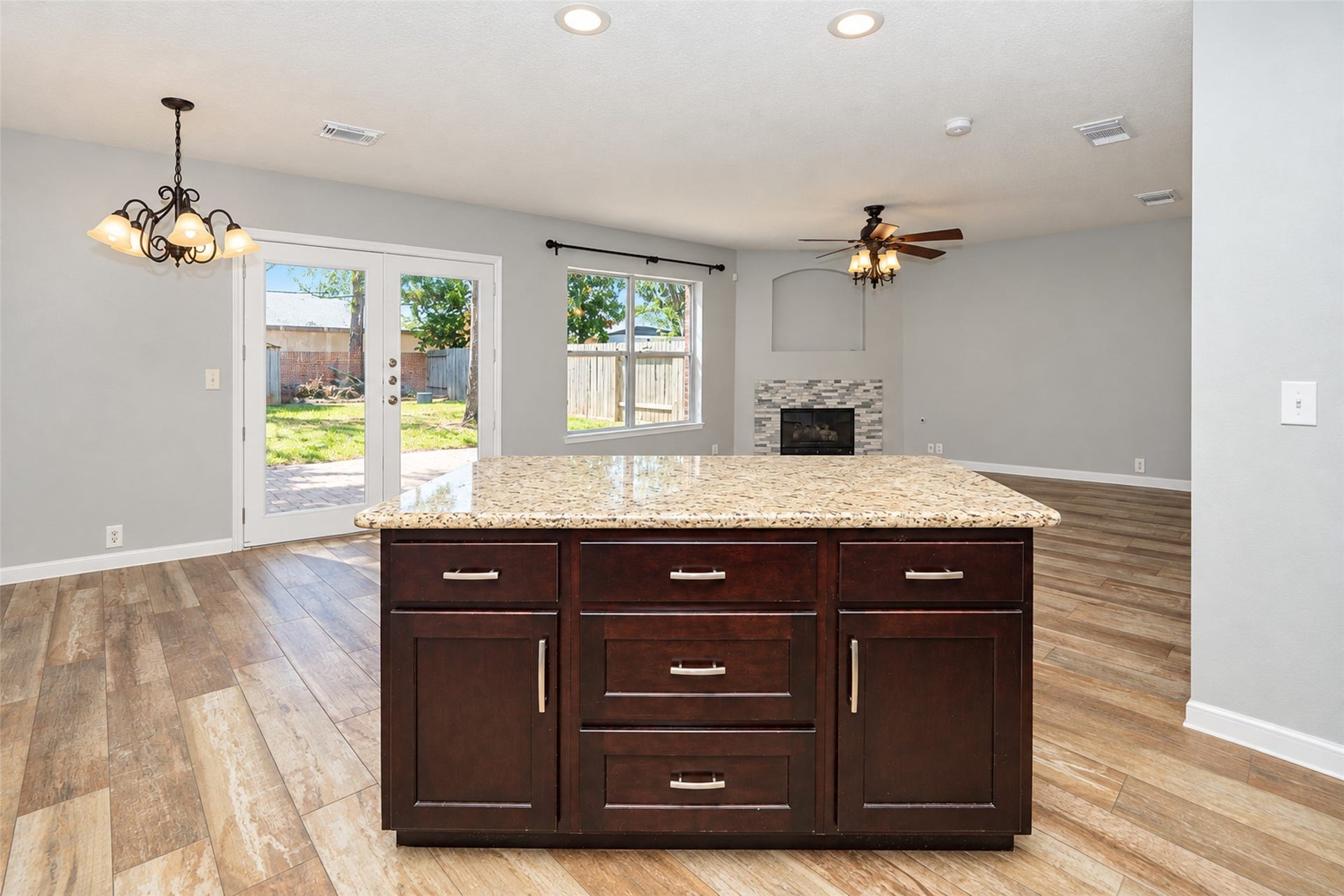 21203 Somerset Park Lane, Katy, TX 77450 Breakfast Island in the kitchen