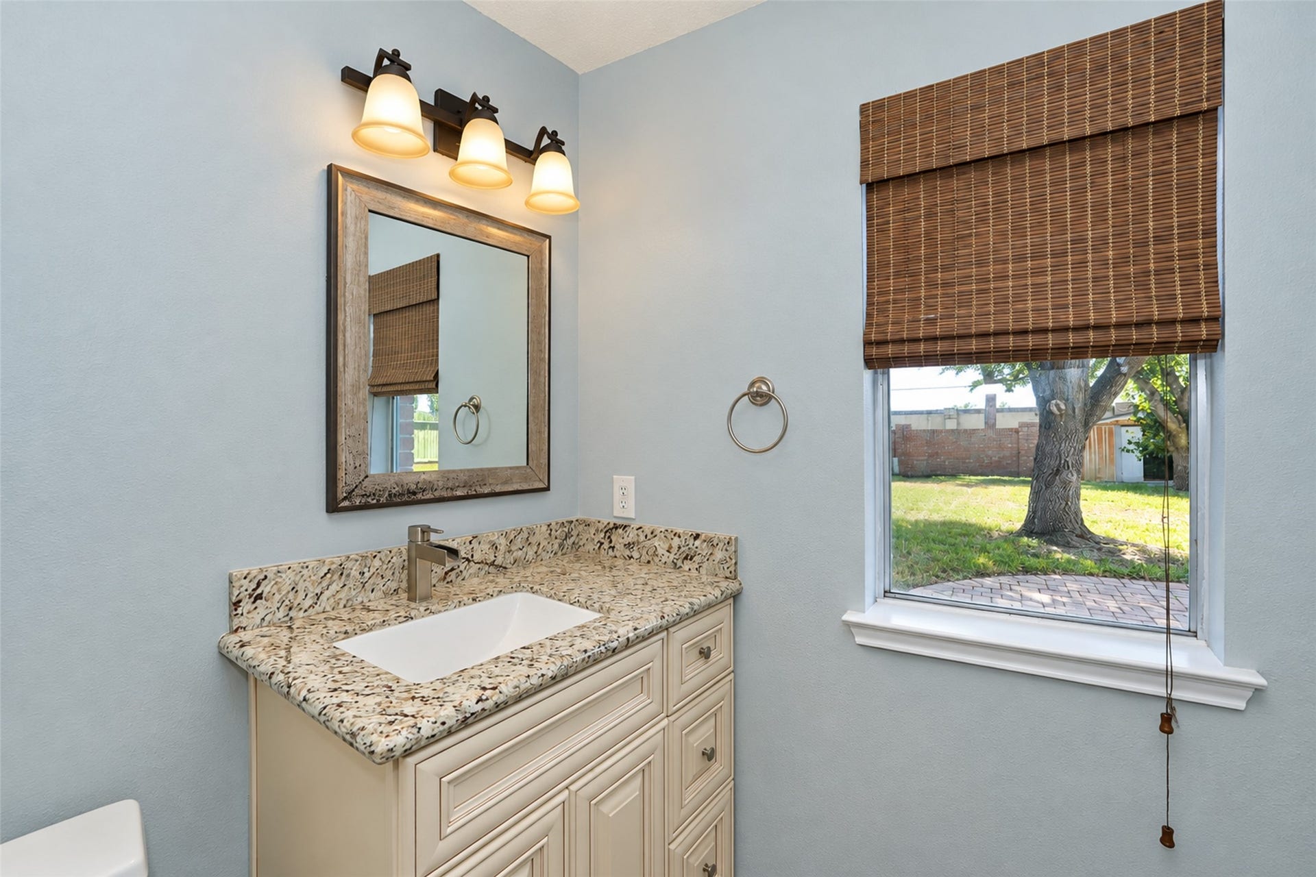 21203 Somerset Park Lane, Katy, TX 77450 Updated downstairs half bath for convivence