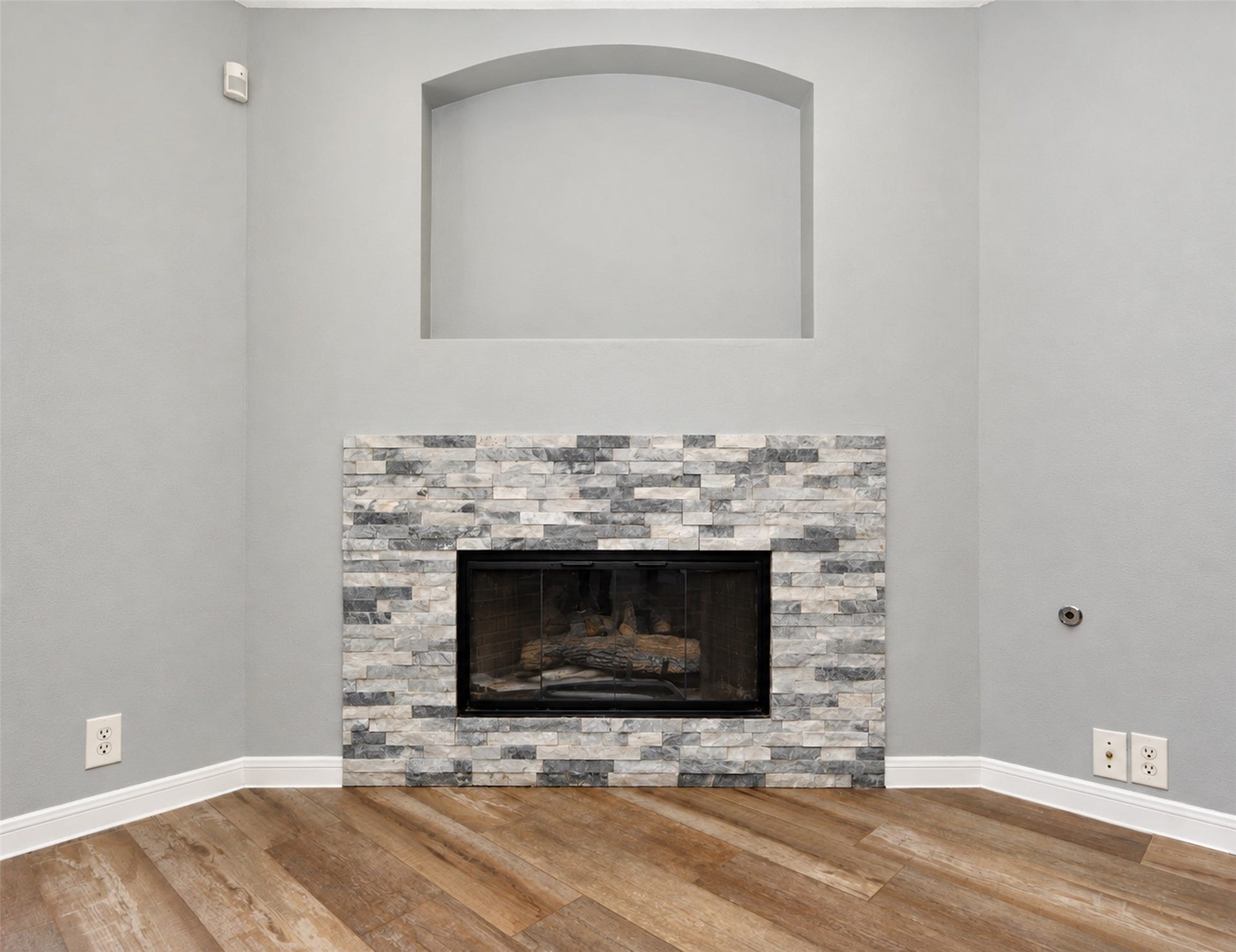 21203 Somerset Park Lane, Katy, TX 77450 Bundle up by the fireplace!