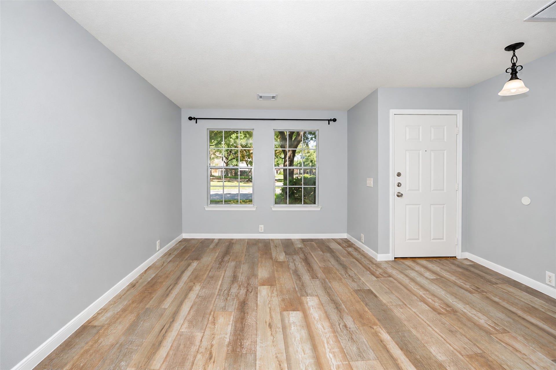 21203 Somerset Park Lane, Katy, TX 77450 Upon entering you find the Formal Living/Dining Area
